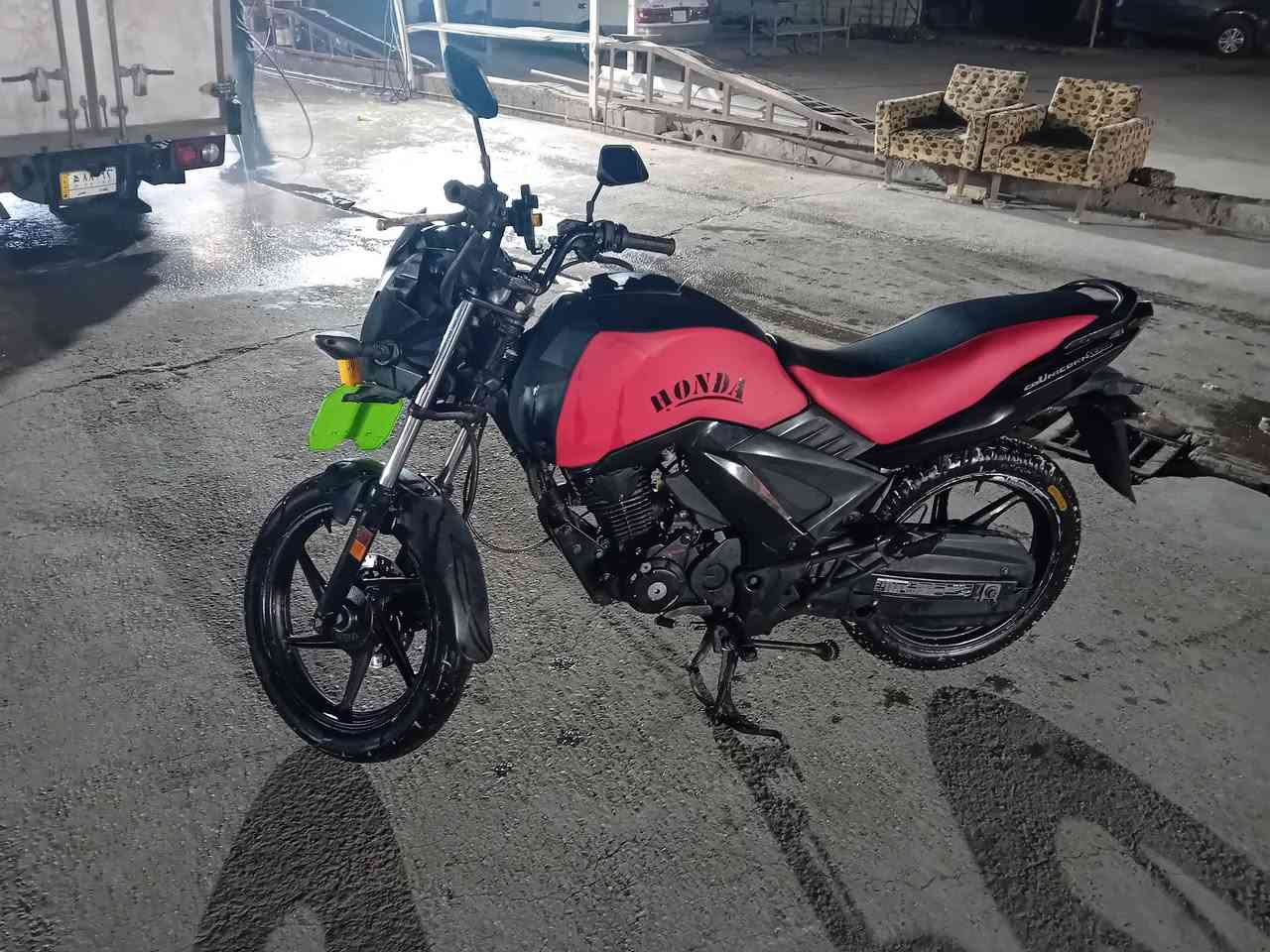 سلام عليكم دراجه هونداي خمسه كير للبيع دراجه حلوه مكينه وكير خير من الله دراجه سعره 700وبيه مجال حك جيه المكان السيديه تقاطع درويش 
للستفسار *********** / ***********
