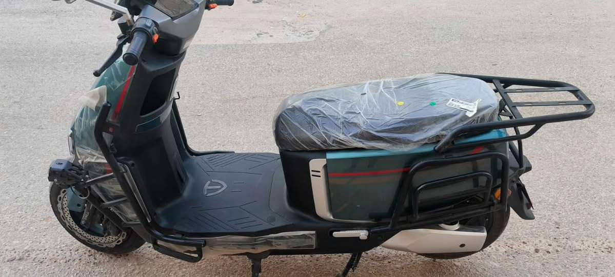 بيعه مستعجله
دراجه الوحش (TAiLG) 
موديل2026 وحش المسافات والوزن 
8 بطاريات 
ماطور 2500W ثلاث سرعات سرعة 70-80 km حقيقي 
بريكات امامي خلفي ديسك 
دبل دبلات امامي خلفي 
درع كامل مع جك نصفي و جك كامل 
دبل إشاره مع أربعة أشاير 
منفذ شاحن هاتف 
رماش عالي ناصيي 
كشن تطريز جلد 
دبل مفتاح 🔑 للصندوق 
مع الشاحنه الاصليه مع صندوق كبير خلفي  مع بصمتين للتشغيل
السعر 1300 الف استعمال 10ايام الدراجه بحالة الوكاله وبالضمان سنه كامله مع رفق صورة  العقد 
مكان حي السلام واتساب
***********
ملاحظه/سعرها الوكاله ١٦٠٠ ورقم صاحب المتجر امامك بالعقد. والضمان سنه
