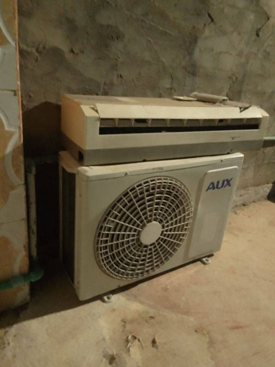 عندي سبلت للبيع مكاني الفلوجة للتواصل اتصل عليه عل وتساب على هذا رقم.    ***********.
