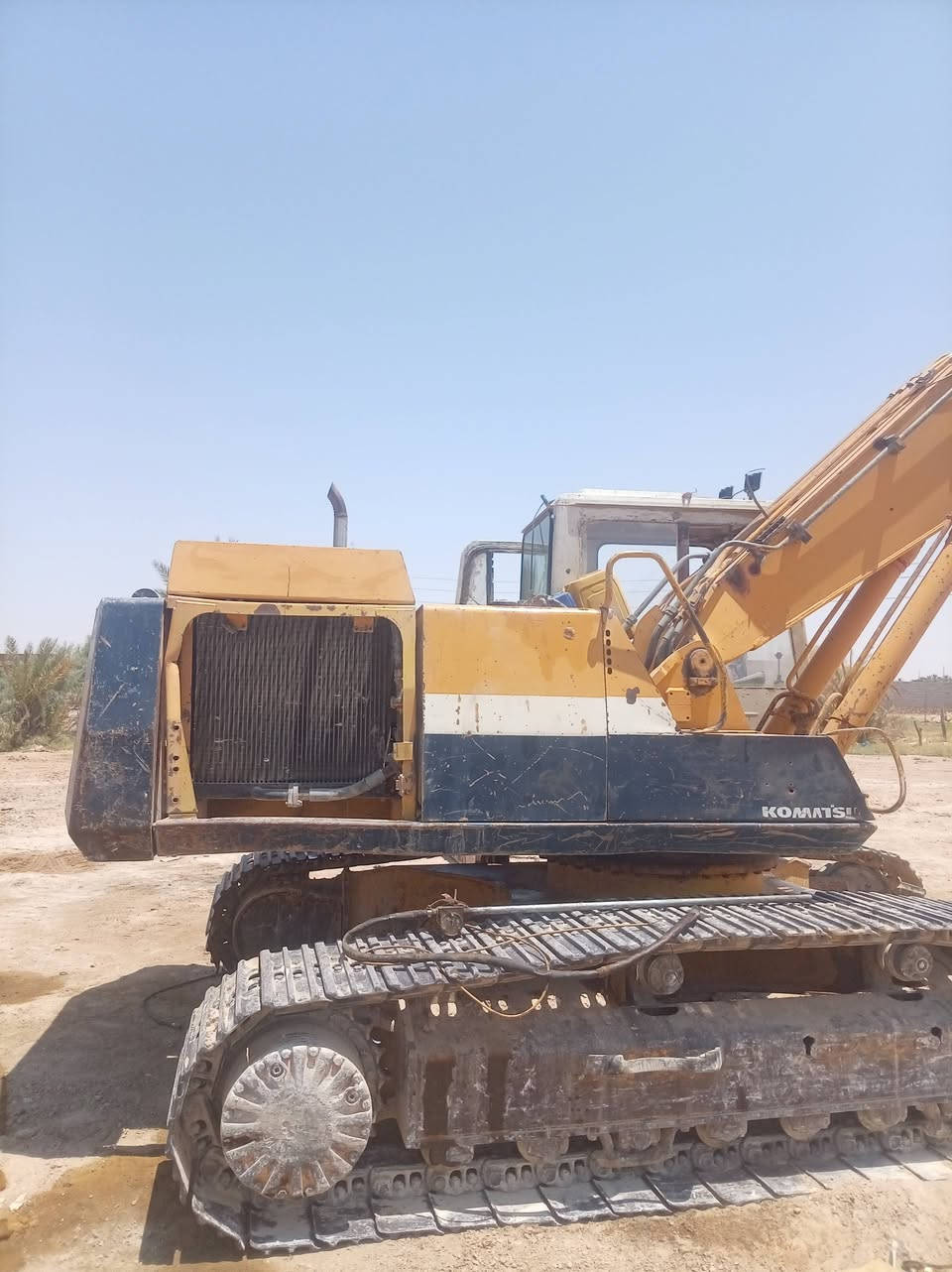 سلام عليكم حفاره كومادسو داش 5 حجم 210 لبيع جاهزه لشقل وياه جك وكيله الاستفسار اتصل ***********
