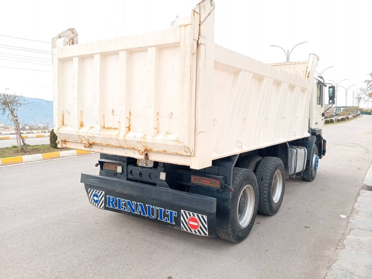 مان سەقەر1996
ڕەقەم کەرکوک
مەکینەی 370گێڕ151
مەجموعەی نیوجیئێف ژێرلاستیک
سعر230
***********
