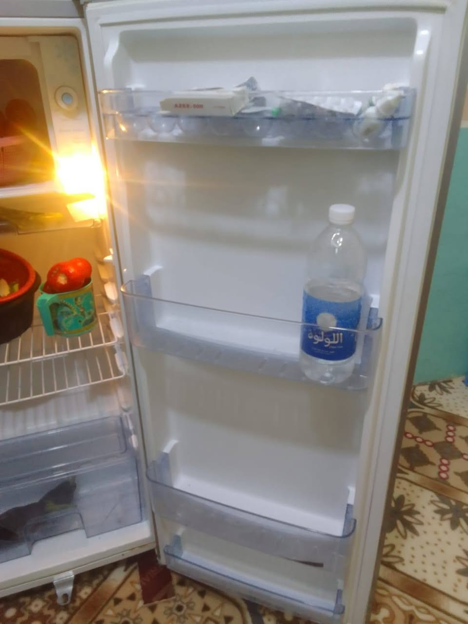 سلام عليكم الثلاجه للبيع واذا اكو مراوس هم اراوس بوحده اكبر من عدها ونضيفه كلشش استعمال قليل مكان نجف للاستفسار الاتصال   ***********

