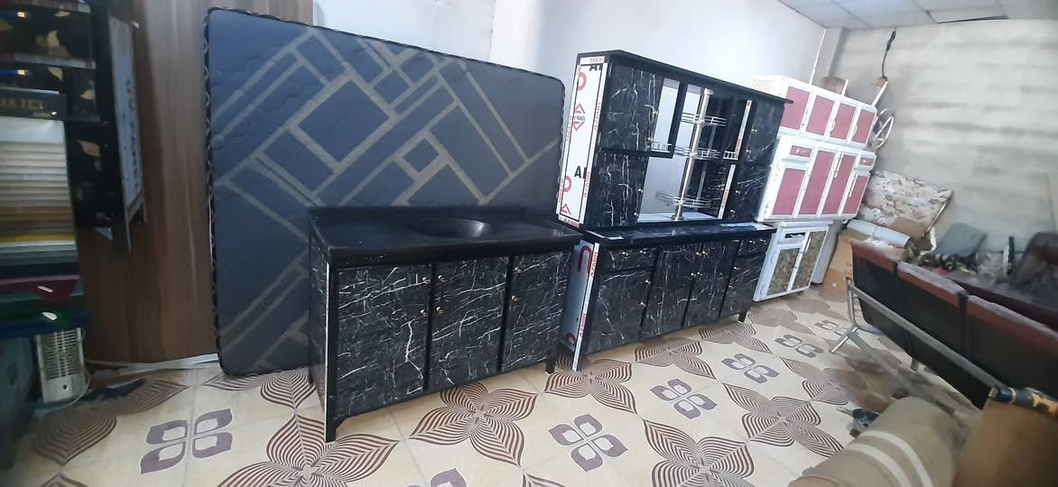 معرض العماد//كاونتر مترين ملحق قاطين مستخدم نضيف اي عيب مبي ***********//*********** كركوك, العراق
