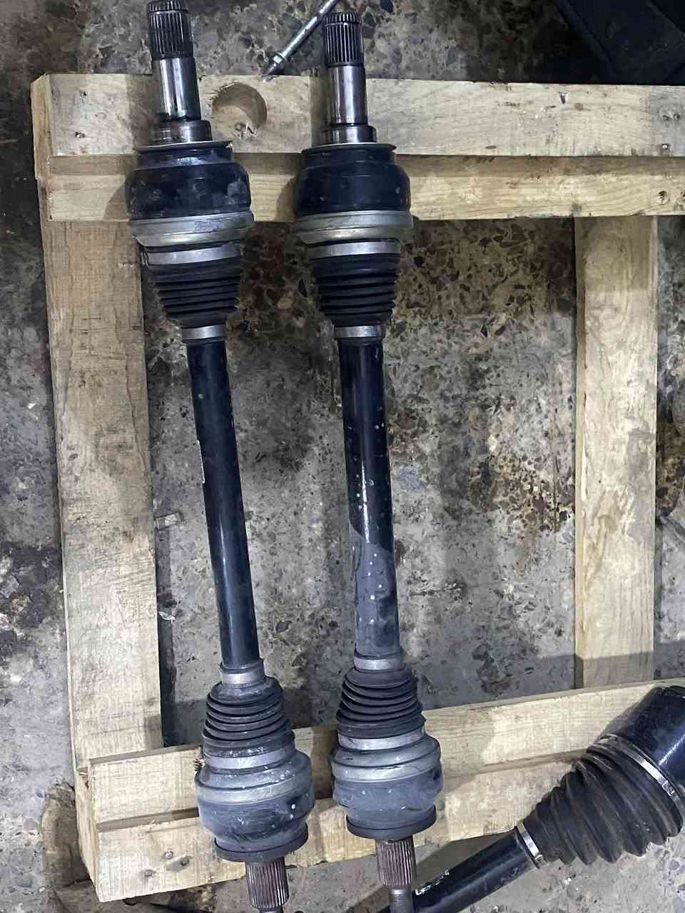 السلام عليكم
متوفرقطع غيار srt وهيلكات 
اكسل srt موديل 2023 
درايف شفتات وايد بدي
شوته اير ايد وبلاديه 
دبلات خلفيه اصفر كهرباء 
نفخات جاملغ خلفي وايد بدي 
دبات بورلا اتاك هيلكات ودبات اسود موبار 
المنصور دور السود 
للاتصال ***********
