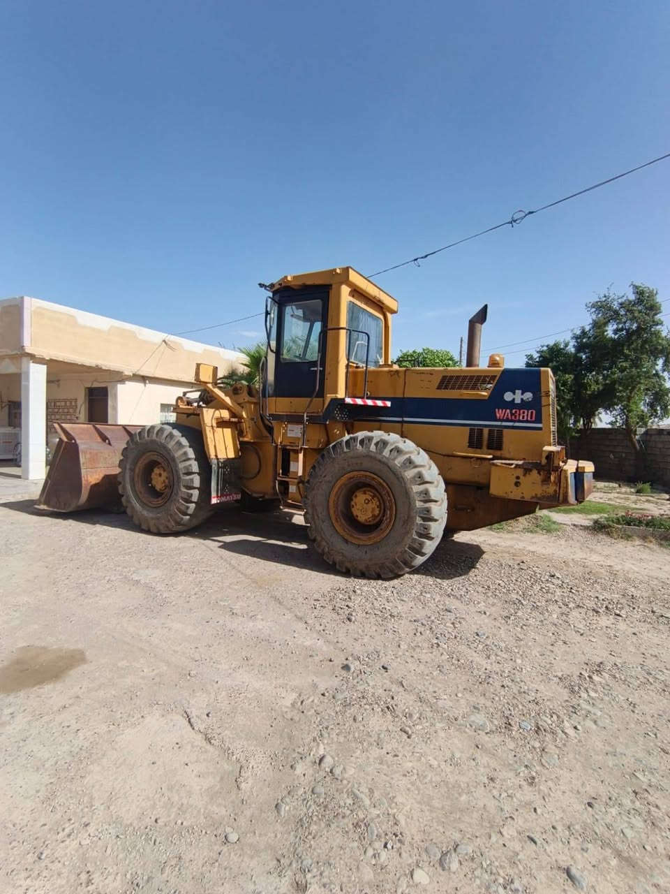 شفل كوماتسو حجم 380 ميكانيكي منفيس السعر170وبيه مجال مكان الشفل ناحية الزاب  اصبيح الحوري التصال ***********
