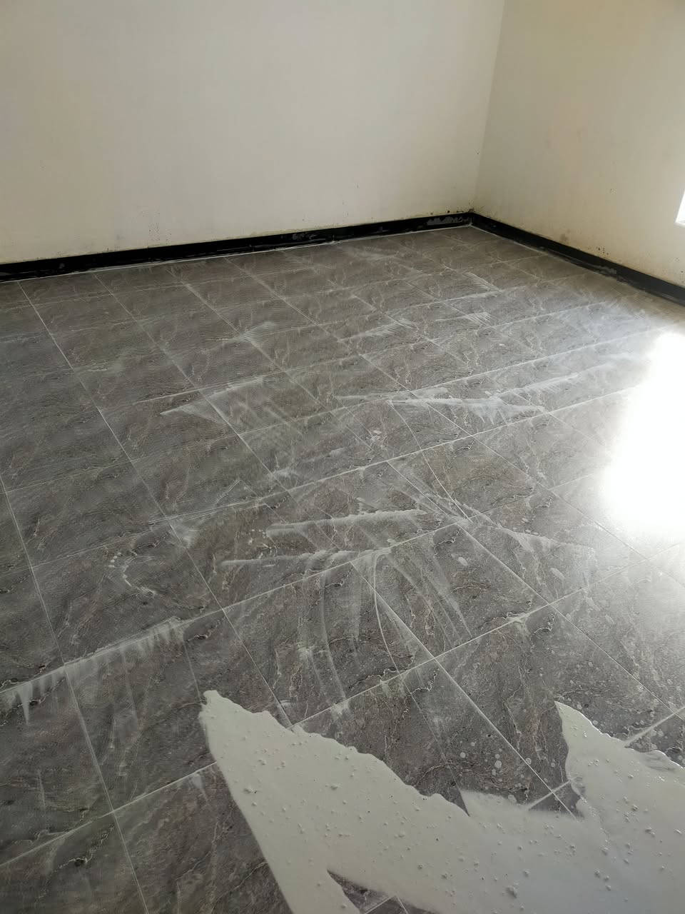 ابو مريم المصري خلف سيراميك درجه اولى متواجد في بغداد واسعار مناسبه للكل متفرغ ***********
