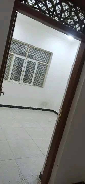 دار لليجار منطقة 57 مساحة 100 مترمربع
بي اربع غرف نوم وستقبال كبير صالات عددثنين صحيات عدد ثنين داخليات وصحيات خارجيه 
اجاره 350 قفل للاستفسار
ل
@إشارة


**إذا كنت صاحب هذا الإعلان وتريد حذفه لأي سبب، رجاءا أرسل رسالة إلى الدعم الفني**
