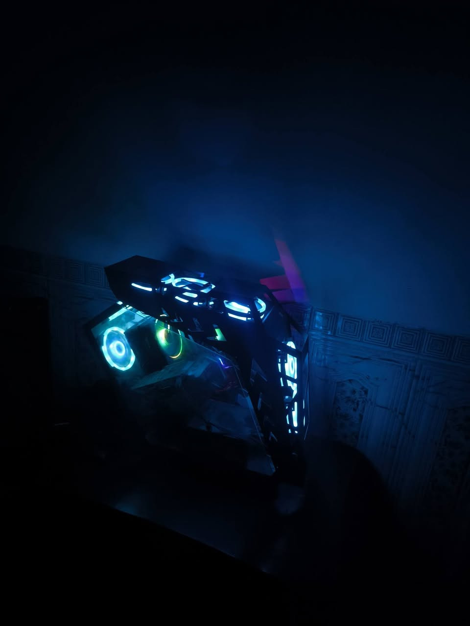 بي سي قيمنق كامل (i5 الجيل العاشر + RTX 2060) مع شاشة سامسونج 165Hz

المعالج (CPU): Intel Core i5 (الجيل العاشر) - معالج قوي وحديث يوفر أداء ممتاز في الألعاب وتعدد المهام.
​كرت الشاشة (GPU): NVIDIA GeForce RTX 2060 - يدعم تتبع الأشعة (Ray Tracing) وتقنية DLSS لزيادة الفريمات.
​التخزين (مساحة عملاقة وسرعة طيارة):
​1TB SSD: النظام يشتغل في ثواني والألعاب تفتح بسرعة البرق.
​1TB HDD: للتخزين الإضافي.
​(مجموع التخزين 2 تيرا بايت).
​الرامات (RAM): 8GB.
​البور سبلاي: 700W
التبريد: مشتت هوائي احترافي للمعالج + 6 مراوح RGB موزعة لتهوية مثالية.
​الكيس: كيس قيمنق واجهة زجاجية فخم يعرض إضاءة الـ RGB بشكل جميل.
​النظام: ويندوز 10 (Windows 10) مثبت وجاهز
الشاشة: Samsung احترافية بتردد 165Hz - ألوان وانسيابية خرافية تفرق معك في اللعب .
​الكيبورد والماوس: طقم Redragon (شركة معروفة) بإضاءة RGB وشكل أنيق.
الجهاز وحش يشغل Call of Duty, Overwatch 2, Fortnite, Apex Legends, GTA V) بفريمات عالية جداً وثبات تام.

ملاحضة: التجميعة متروكه يرادلهة تنضيف فقط كلشي شغال وجديد
السعر :1,100,000
مكاني كربلاء يوجد توصيل كربلاء حلة نجف بغداد 
التواصل واتساب : ***********
