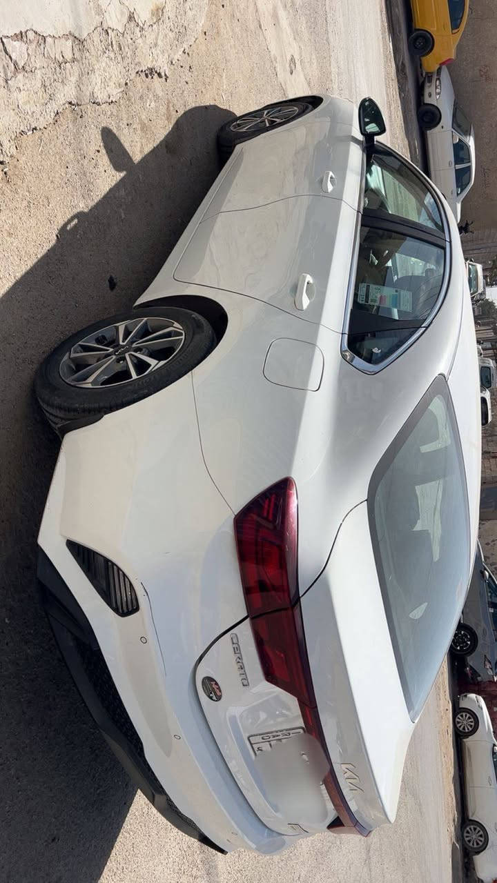 السلام عليكم
كيا سيراتو موديل 24
السعر 185 
ماشية 72
للاتصال ***********
