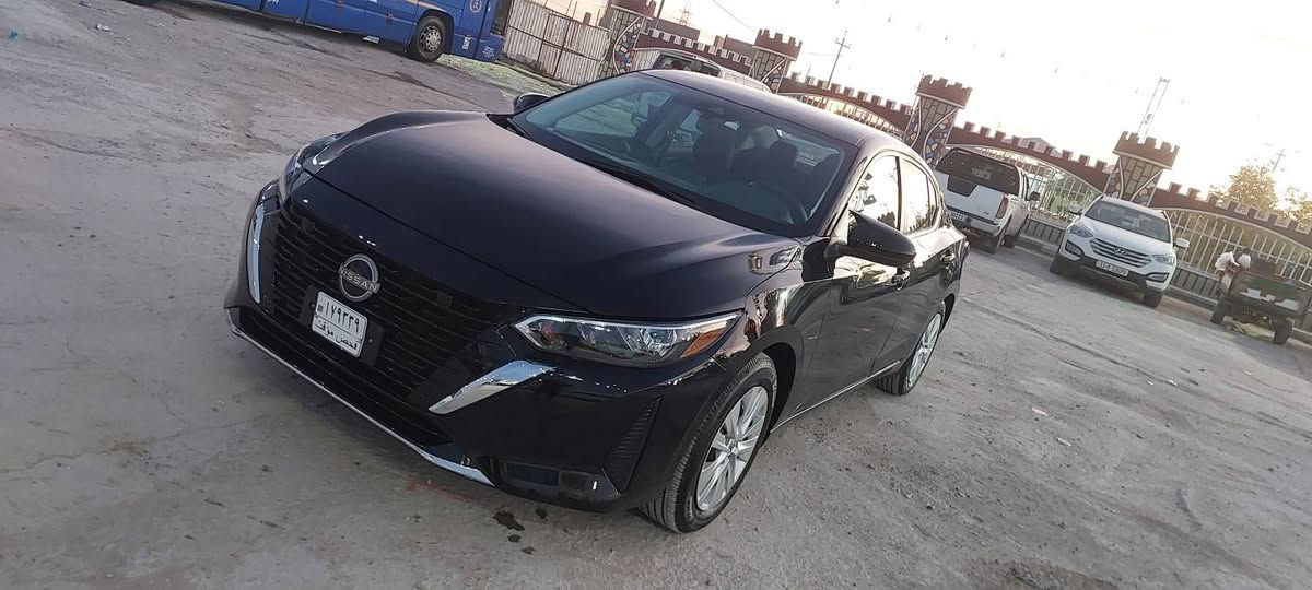 السلام عليكم نيسان سنترا موديل 25وارد امريكي حادثها بس بنيد ماشيه 3000 بدون رقم تترقم جميع المحافظات مكان السياره البصرة 
السعر ...135$
***********
