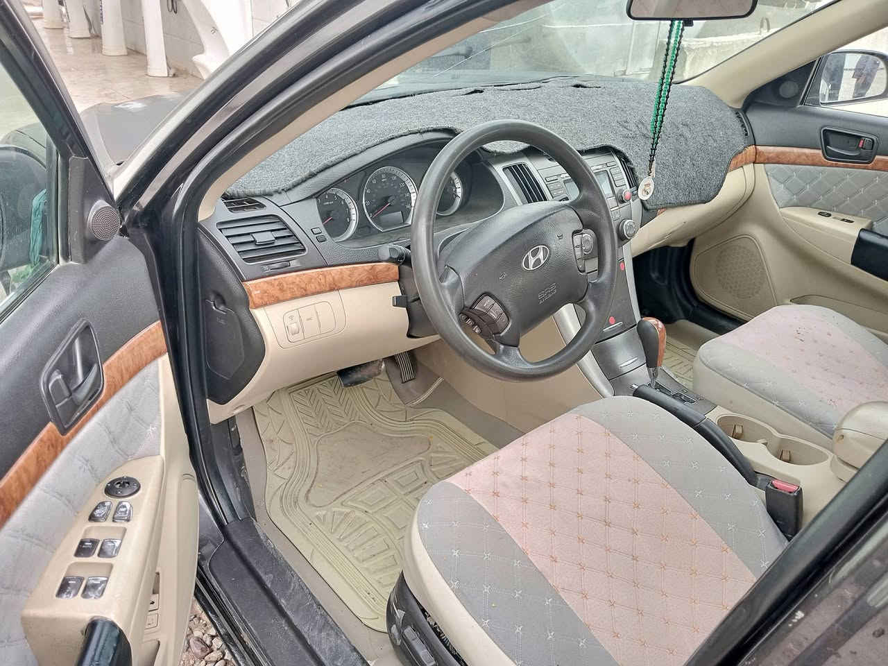 سوناتا موديل 10 وارد امريكا بدون ضرر بدون حادث بيها صبغ البنيد فقط اثر جراد مكينه 2400
رقم ديالى سنويه لغايه 2030 هزه بعدها مصاقطه 
مكان السياره ديالى 
السعر 122 المو شراي ليعامل ولا يعلق 
الشراي يتصل على الرقم 
***********
وبيك خير ودلل
