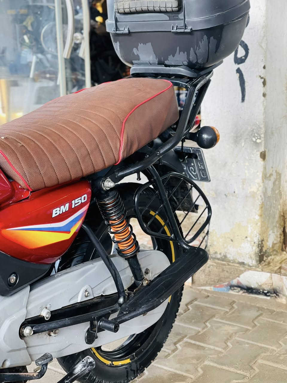 يالله السلام عليكم  تحية طيبة  🫡
دراجة بوكسر كلاسك للبيع موديل 2021 كاملة والكمال لله

كل نقص مابيها جيب فيتر وفحص محرك 150 سي سي شرط برغي مامفتوح بيها رقم ديالى سنويه ولوحات  دبل سويج عداد نمر شغال بانزين شغال اشاير بلوجكتر درع الون احمر ❤️

عنوان ديالى الخالص قرب فلكة مصطفى جواد 📍

واتساب ***********

اتصال ***********
