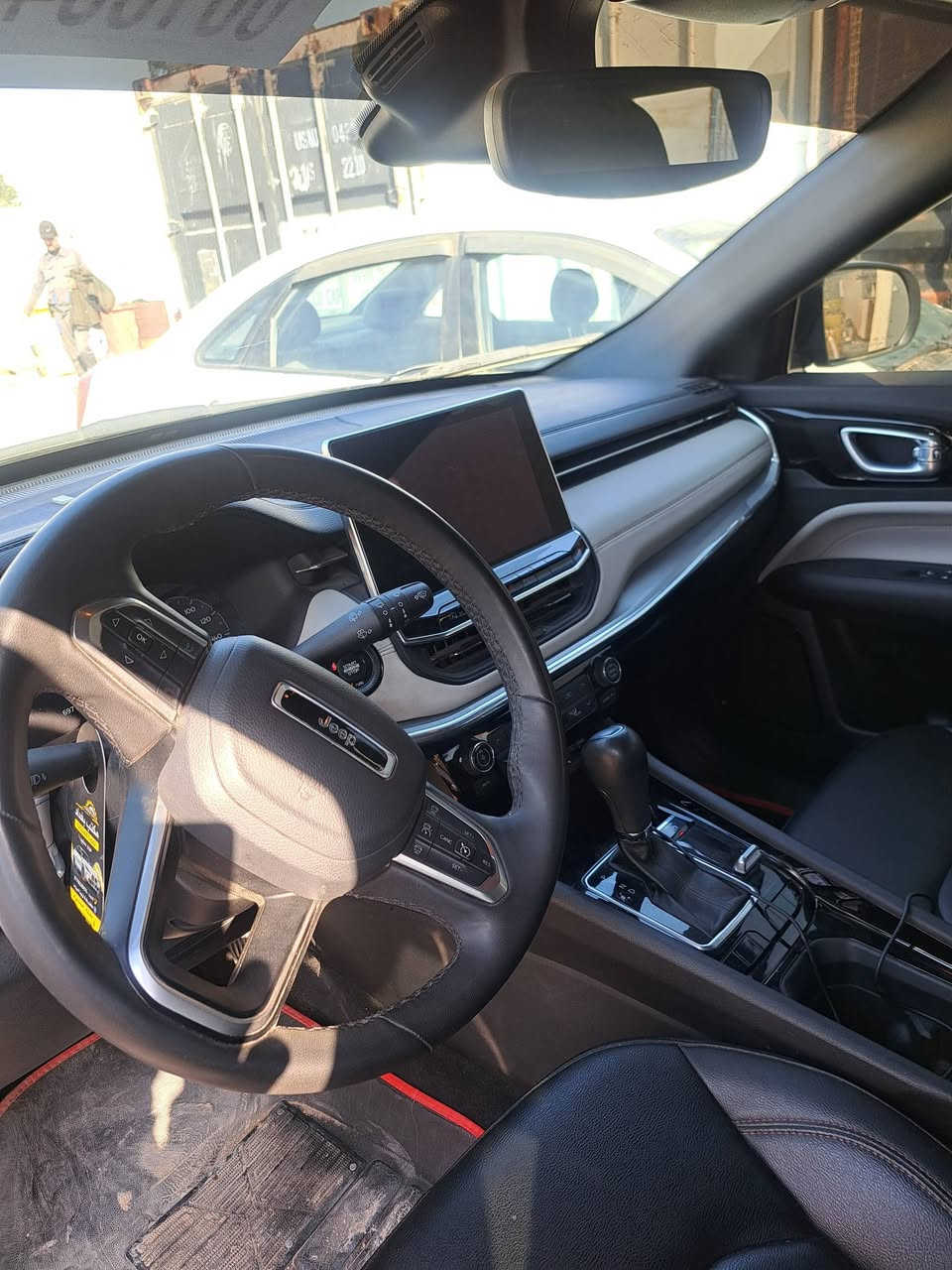 كومباس ٢٣ لمتدد مكينه ٢٠٠٠ تيربو حادث خفيف دعاميه وقليل بالبنيد غير مصلحه ع ضررها ابيع وبدون رقم 
فول مواصفات سعرها ١٤٥ رقمي *********** 
مكان السياره بغداد  غير متواجد ع الفيس
