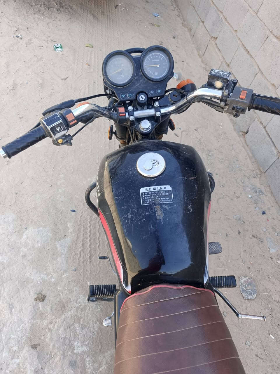 سلام عليكم دراجه البيع موديل 2021 وراق صولي كفاله عامه محرك 200 سعر 1250 وبيه مجال تصال *********** وتساب بي
