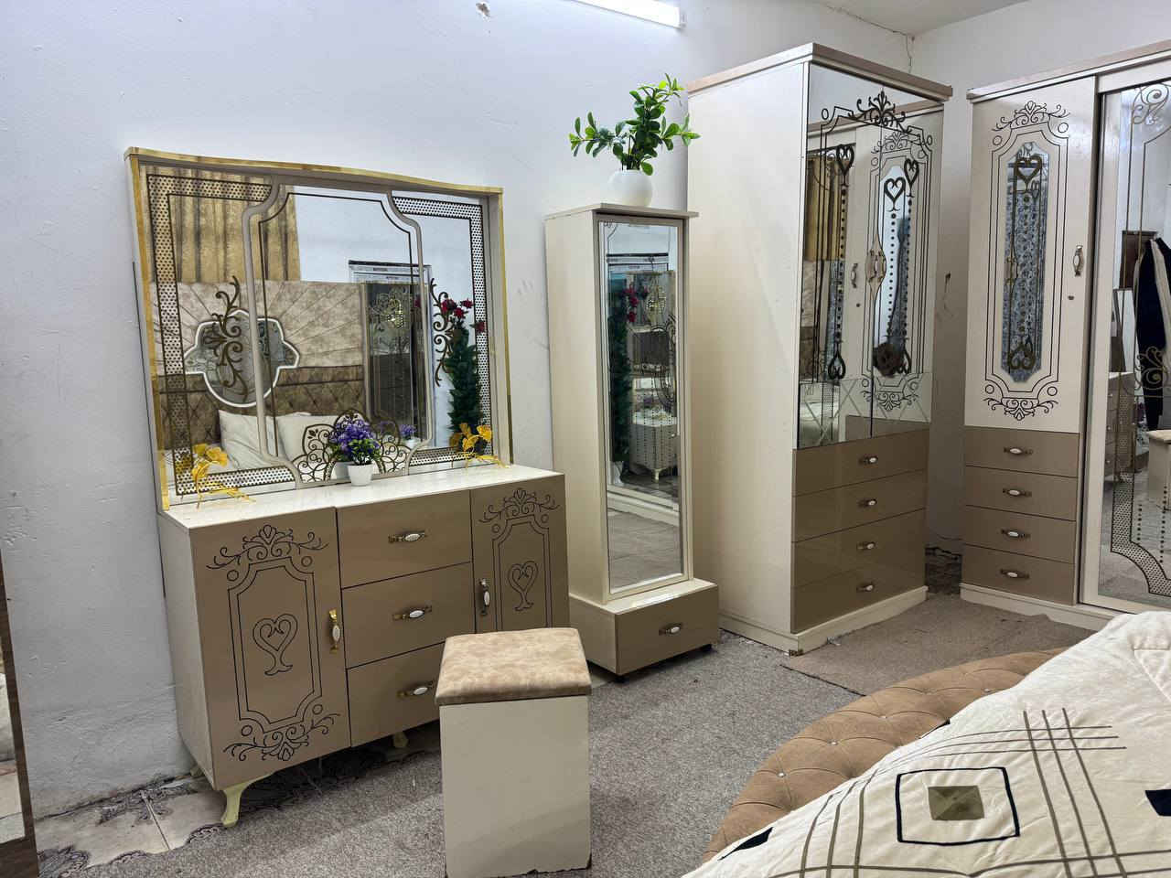 غرفه 9 قطع تركي نظيفه كلش ما بيه اي ضرر العنوان بابل المركز م  ***********
