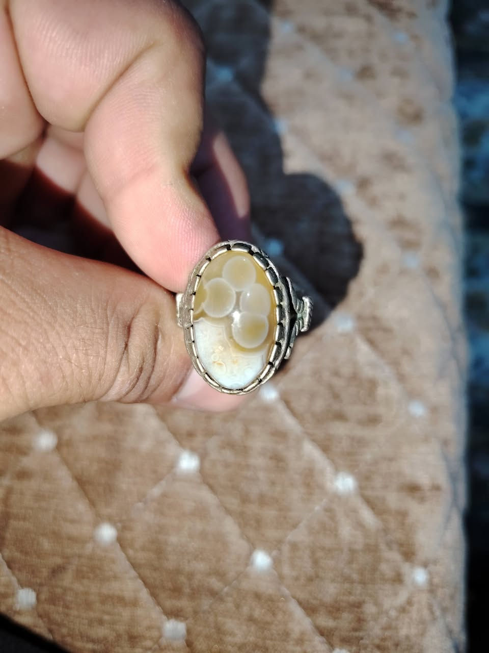 احجار للبيع كلمن وسعرة للاستفسار *********** موجود واتساب
