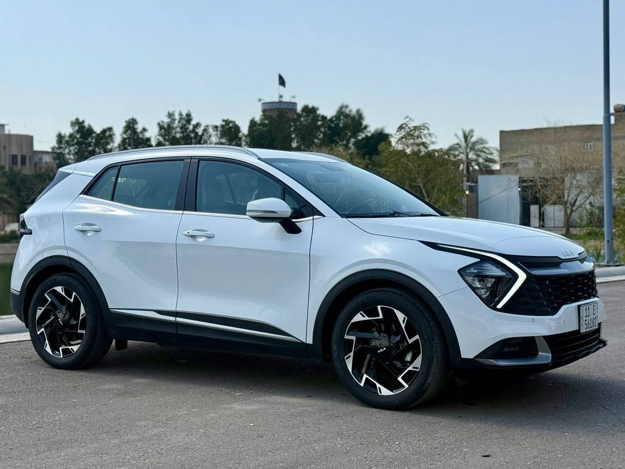 السلام وعليكم للبيع سبورتج 2024 خليجي مكفولة كفاله عامه
من البارد ولفتح جديده بعده زيرو  
فول مواصفات من عده البونراما 
السيارة ماشية (14) الف حقيقي
كراسي كهرباء وتدفئة جنطة كهرباء مود درايف حساس امامي وخلفي كاميرا تبريد شاشه وبيانو اوتو هولد ويل 19 كروم محرك 2000 اقتصادي مري شفط وترحيب اضاءه لد  زنون نزول منحدرات شاحن لاسلكي تحكم ستيرن وتدفئه
وبعد بيه هواي مواصفات 
السياره بعده بريحة الشركة تجي وشوف بعينك وسونار كدامك بل منشور رقم بغداد الجديد تحويل ثاني يوم 
السعر (219) وبية مجال 
مكان السيارة بغداد الرصافه
الاتصال ***********
