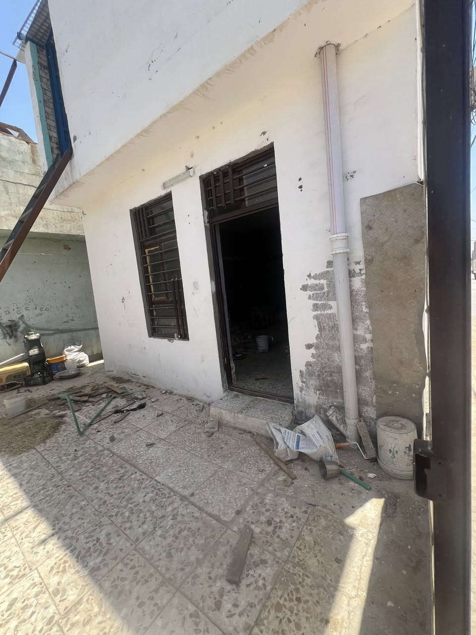 السلام عليكم ورحمة الله وبركاته
دار للبيع مساحه ١٨٠ متر.     بناء طابوك جمهوري    

واجهة     ١٢   متر 

نزال         ١٥    متر 

للاستفسار اكثر 

اتصال 📞 

***********
