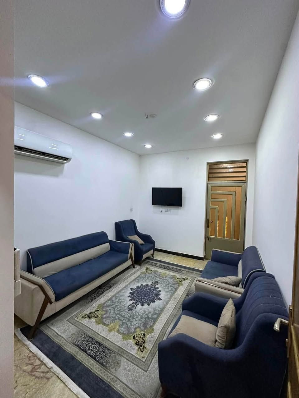 شـــقــق حـديــثــة مفروشة للأيجار 
ارضية
______________________________________
📍الكرادة خلف محطه ابو اقلام 
————————————————
🔶غرف نوم عدد2
🔶حمام 
🔷مطبخ
🔶صاله استقبال 
♦️شقق مفروشه للأيجار
——————————————————
لتفاصيل اكثر الاتصال على 
علي صادق

***********

او زيارة موقع المكتب الكائن في الكرادة داخل مجاور دايموند مول التنمية للعقار
