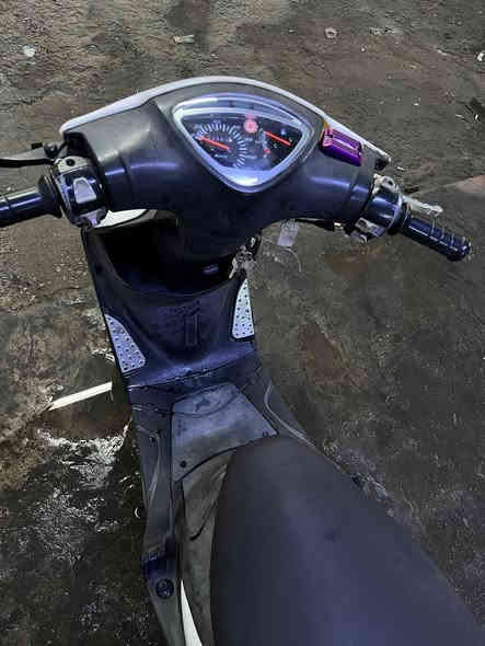 ماكس عدله
دراجه موضحه بصوره
مكينه جديده رنبه ما مفتوحه
كامله ما ناقصهة شي
***********
ب
