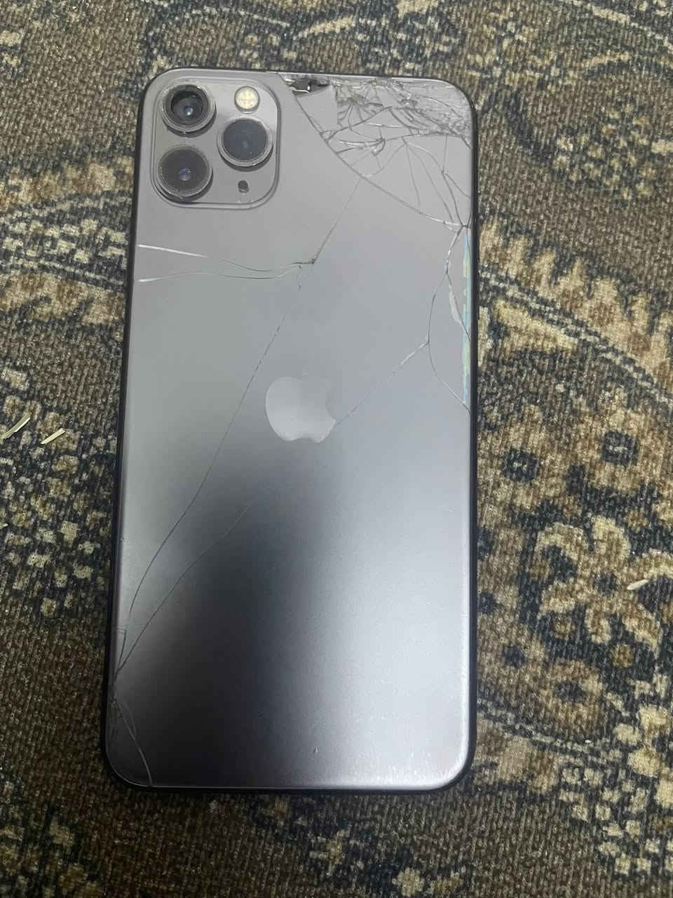 ايفون ١١ ابرو ماكس الجهاز مامفتوح ابد ذاكره ٦٤ بطاريه٧٣ الجهاز كله شغال عله اخر حبايه سعره ١٢٠ اوبي مجال  جوه السوك 😍❤️ مكاني بابل المركز التواصل وتساب رقم ***********
