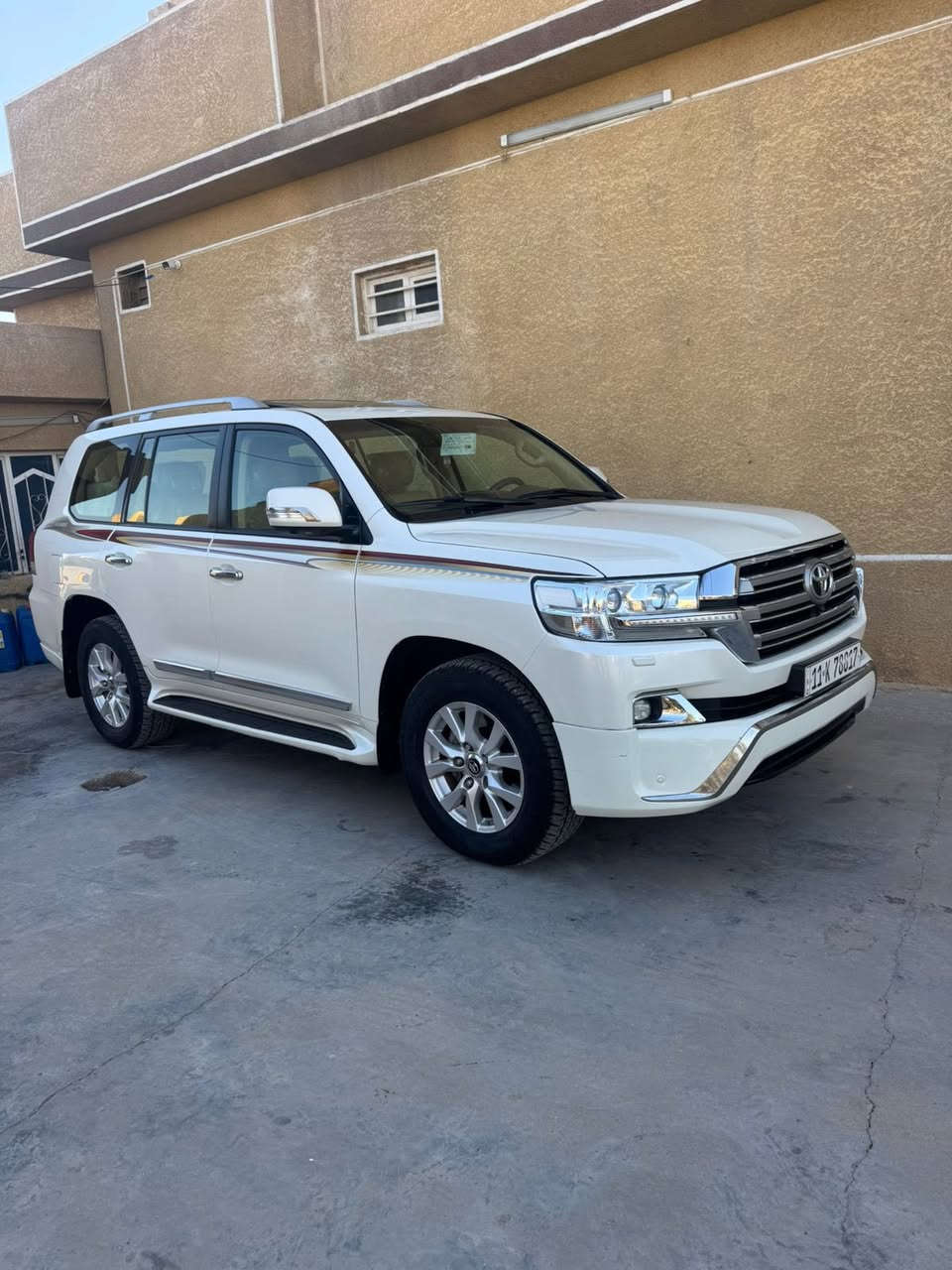 السلام عليكم للبيع لاندكروز 2017
مكفوله كفاله عامه
فطيم رقم بغداد تحويل مباشر
مواصفات الفطيم معروفه 
مايحتاج اذكرهم
الاستفسار اكثر 
اتصل ع رقم ***********
