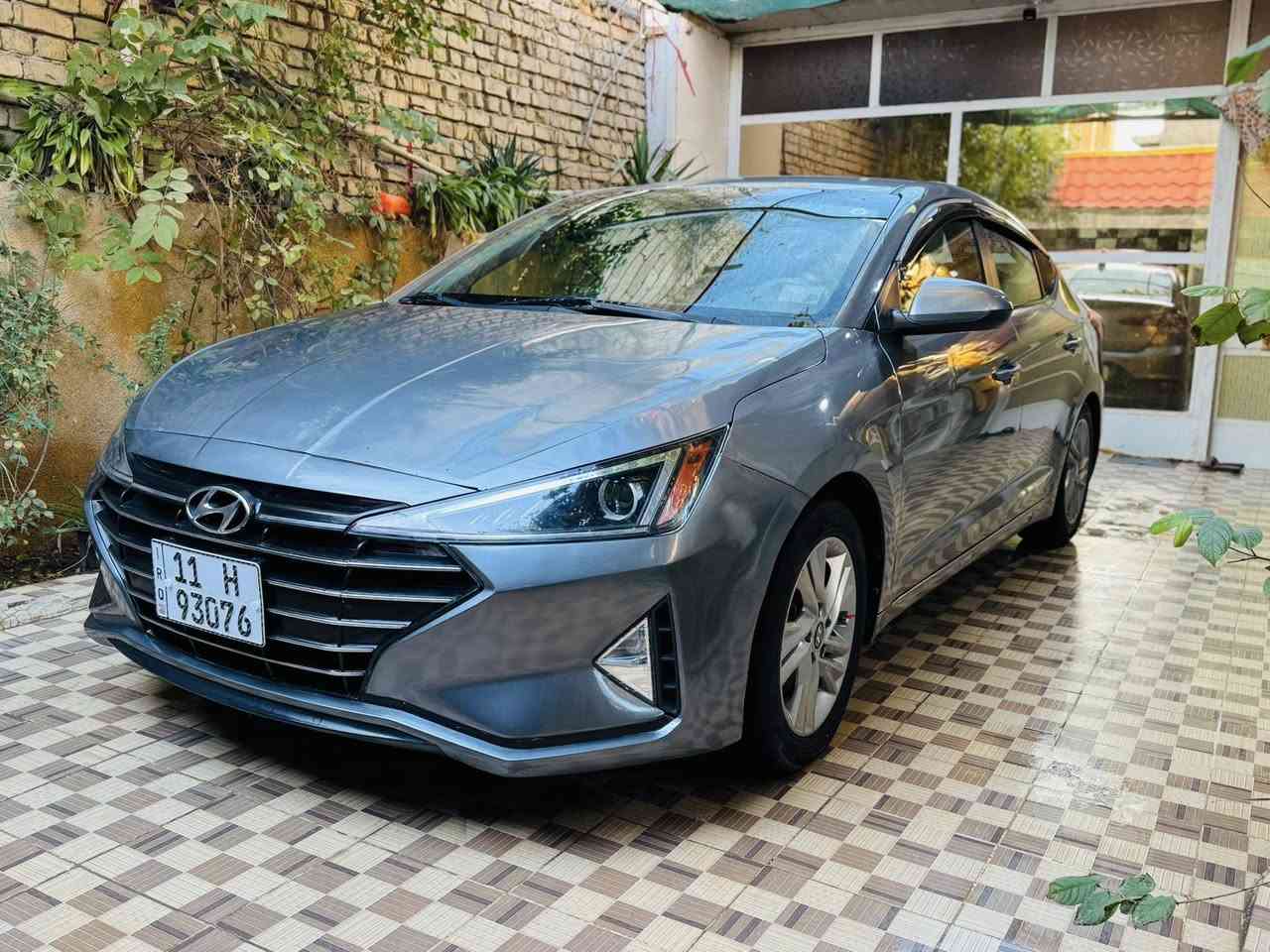 السلام عليكم 
النترا 2019 وارد أمريكي 🇺🇸 
حادثها فقط بنيد بدون دواخل 
وحافه باب الراكب فقط الحافه صبغ باقي السيارة مكفوله . كلها ليبل واحد 

المواصفات 
محرك 2000 دوش ما مفتوح بدون تنقيص 
ماشية 108 
 كير بلادي AT    
6نمر ما مفتوح 
رادار جانبي 
نقطة عمياء 
تحديد مسار 
قيادة ذاتية 
شاشة كبيرة 
كامرة 
منظومة زنون عدسات اصلية كلش قوي 
تحكمات ستيرن 
ثلاث أنظمة قيادة
سبورت 
نورمال
ايكو 
……….
رقم بغداد بأسمي دولي هزه جديدة سنوية 2031 
تبريد ثلج 
التدفئة شغالة 
حدادية جديدة 
تايرات امامي نظافتهن متوسطة 
تيرات خلفية جديدة
كل شيء بالسيارة شغال ماكو اي نقص 

السيارة جديدة كلش 
كل التفاصيل ذكرتهن لكم 

مكاني بابل 
السعر 137 وبيها مجال 
*********** اتصال + واتساب
