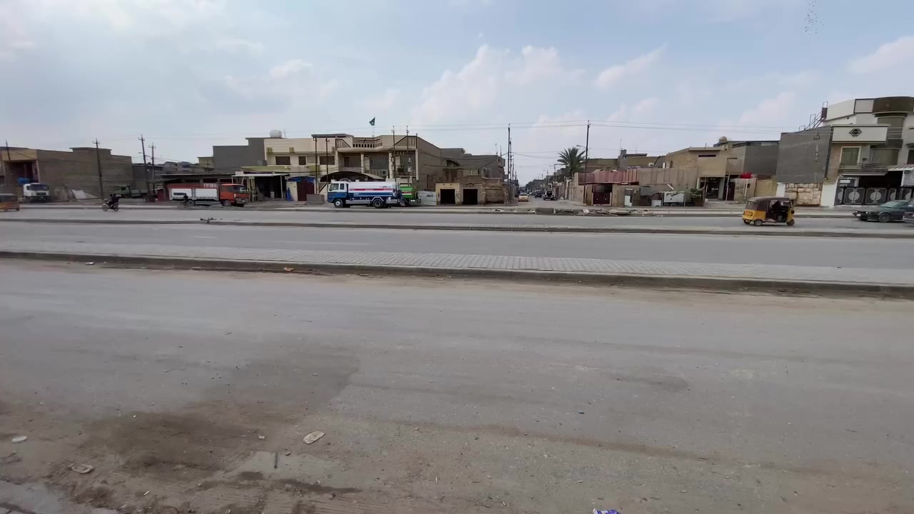 سلام عليكم بيت اللبيع لمساحة 175 متر مكان لبيت حي طارق القديم علا شارع لعام قريب علة لملعب لخضر وهاذي تفاصيل لبيت بل فيديو ماء مجاري كهرباء أنترنيت ضوئية غرفة فوك وحدة  *********** رقم ثاني ***********
