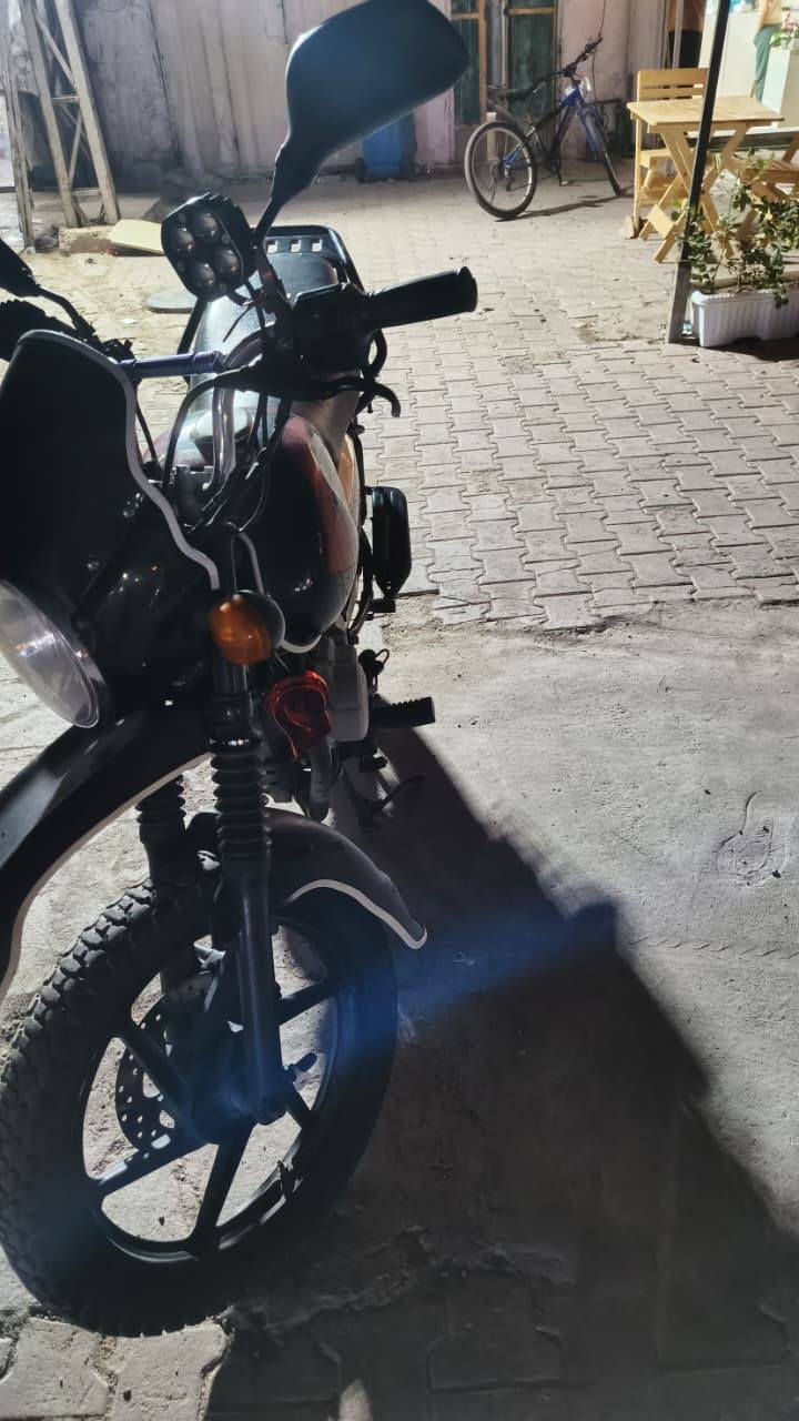 سلام عليكم بوكسر رقم وسنويه مديل 22
دراجه خير من الله مرتبه وحلوه وشوفت عينك
ما بيه كل نقص كله شغال سلف هندر كهربائت 
دراجه ما ناقصه شي اريده 1850 وبيه مجال 
عنواني بغداد مدينه الصدر واتساب فقط 
***********
