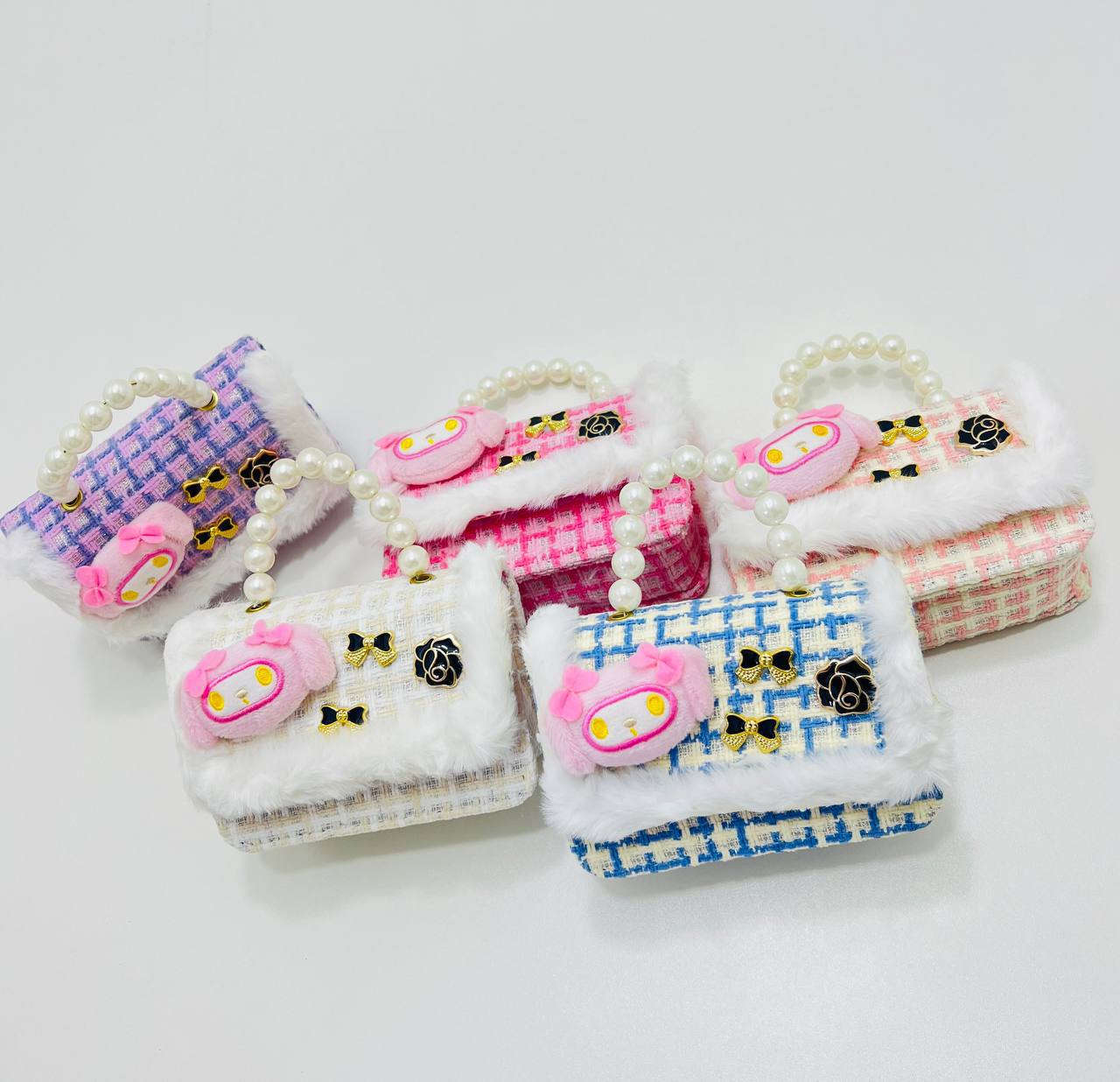 ✨ أحلى شنط بنات وصلت عدنا ✨🎀

دلّلي بنيّتچ بشنطة ميني تجنن 💕
قماش أنيق ولمسة فرو ناعمة
ويد لؤلؤ تخليها مثل الأميرات 👑

ألوانها حلوة ومتوفرة (وردي، أزرق، بنفسجي، بيج)
خفيفة وعملية وتناسب الطلعات والمناسبات 🎉

الكمية محدودة 🔥
للحجز راسلونا خاص �

قطعة / 7


**إذا كنت صاحب هذا الإعلان وتريد حذفه لأي سبب، رجاءا أرسل رسالة إلى الدعم الفني**