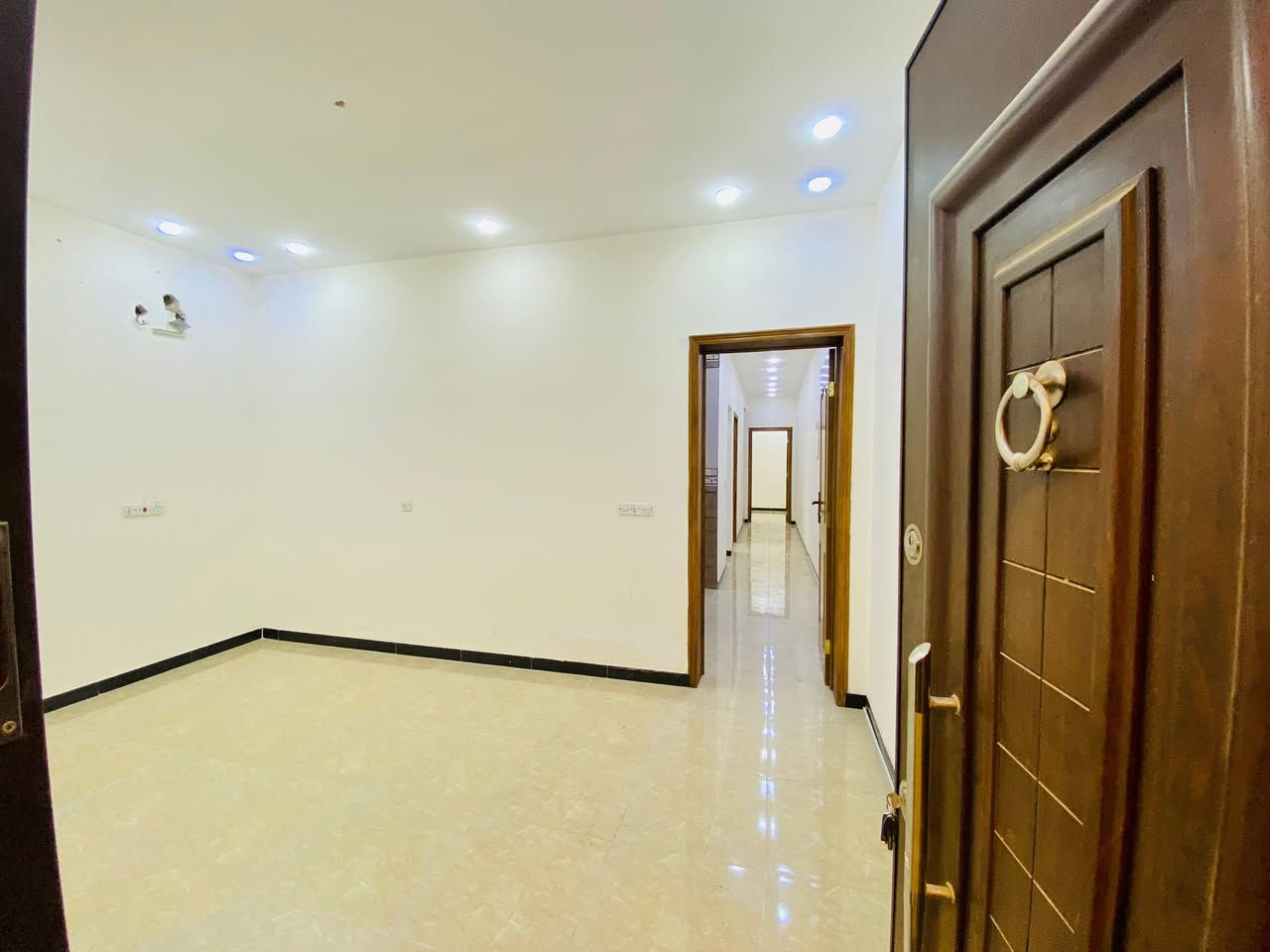 السلام عليكم
يتوفر شقة طابق ثاني  #للايجار 

العنوان 📌 #المنصور حي العربي

🚨 بدون دلالية من صاحبها مباشرة 

 🏠المساحة  100 متر بناء حديث 

يتكون من 

🔵غرفة استقبال

🔵 غرف نوم عدد 2

🔵 مطبخ 

🔵صحيات

السعر: 
الطابق الأول ب ٩٠٠ الف قفل
الطابق الثاني ب ٩٠٠ ألف قفل

 ⛔️ الايجار حصرا للعوائل

لمزيد من المعلومات الاتصال على 
👇👇👇
***********
