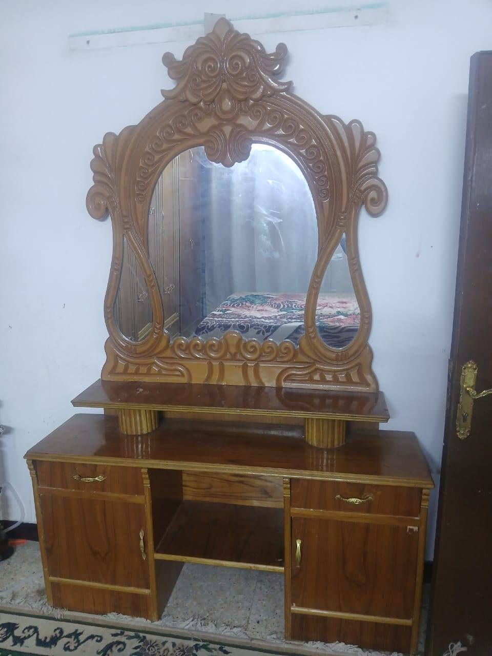 السلام عليكم غرفت نوم البيع سعره مليون و300العنوان ميسان ابو رمانه هاذه رقمي***********
