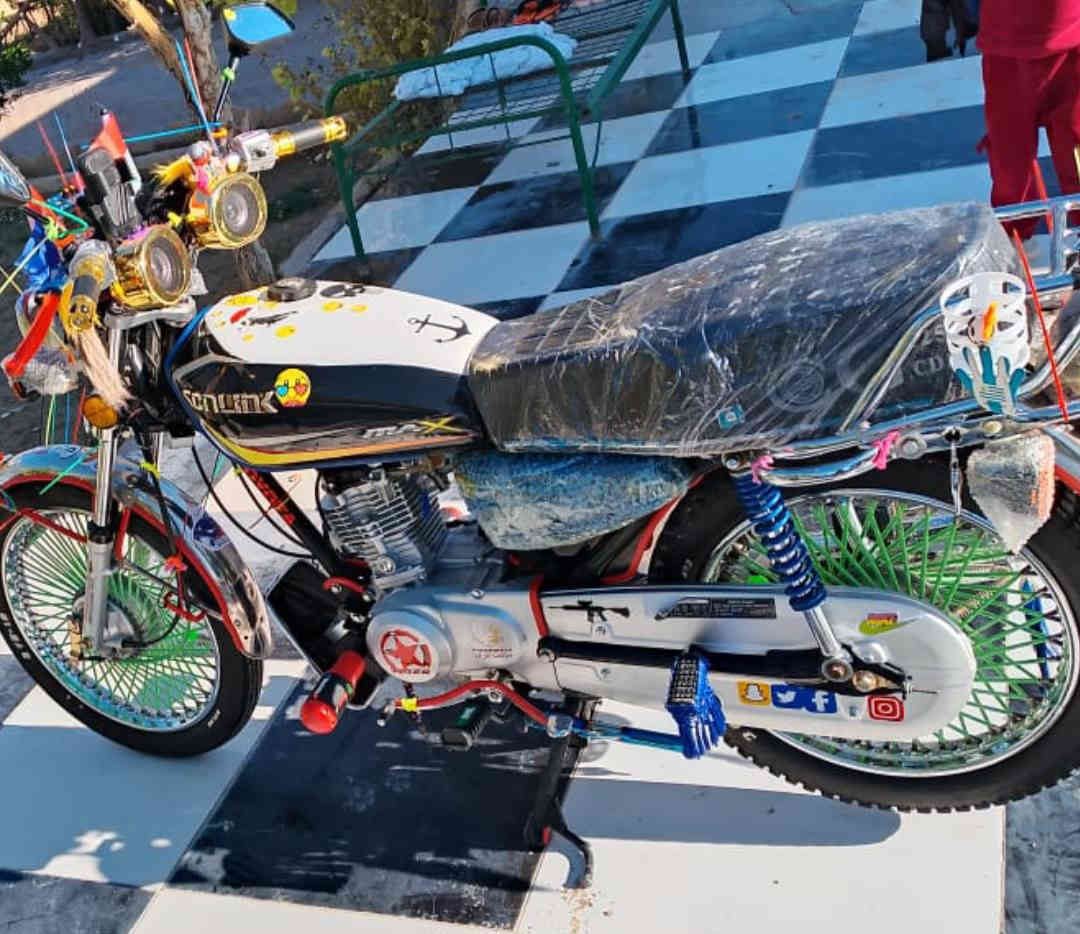 السلام عليكم ماطور تايكر 2023 بعده لوك مابي اي نقص كلشي شغال اصعد وامشي. منفيس كامل. للبيع السعر 750 مع مجال قليل.. ويرهم مراوس ويه 5 كير موديل 25 عادي حته اذا انطي فرق وتحياتي *********** العنوان كركوك حي العسكري
