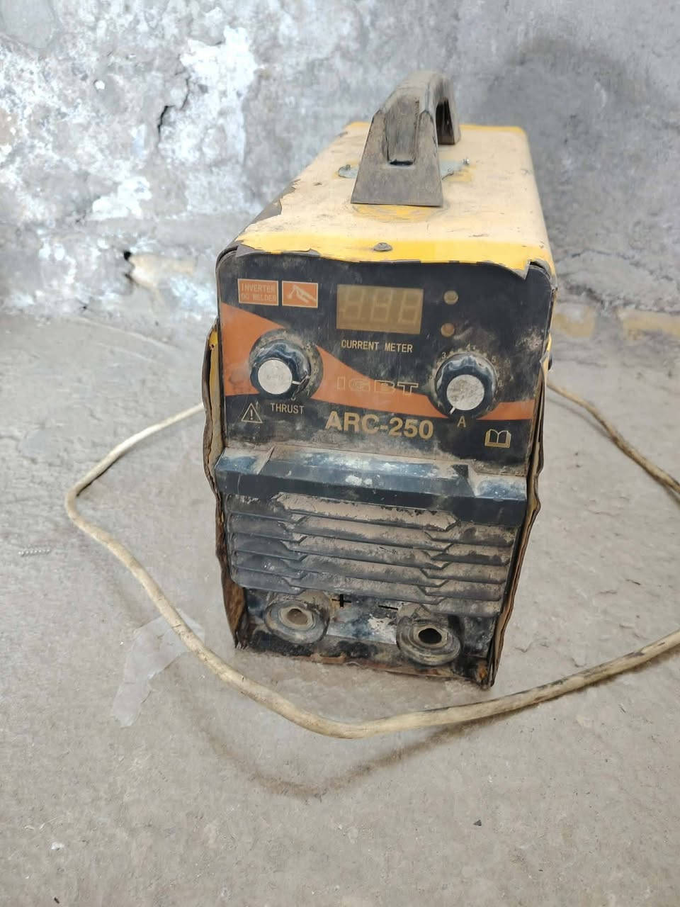 مكينه لحيم الكترونيه حجم كبير باب اول نظيفه السعر 35 القاسم ***********
