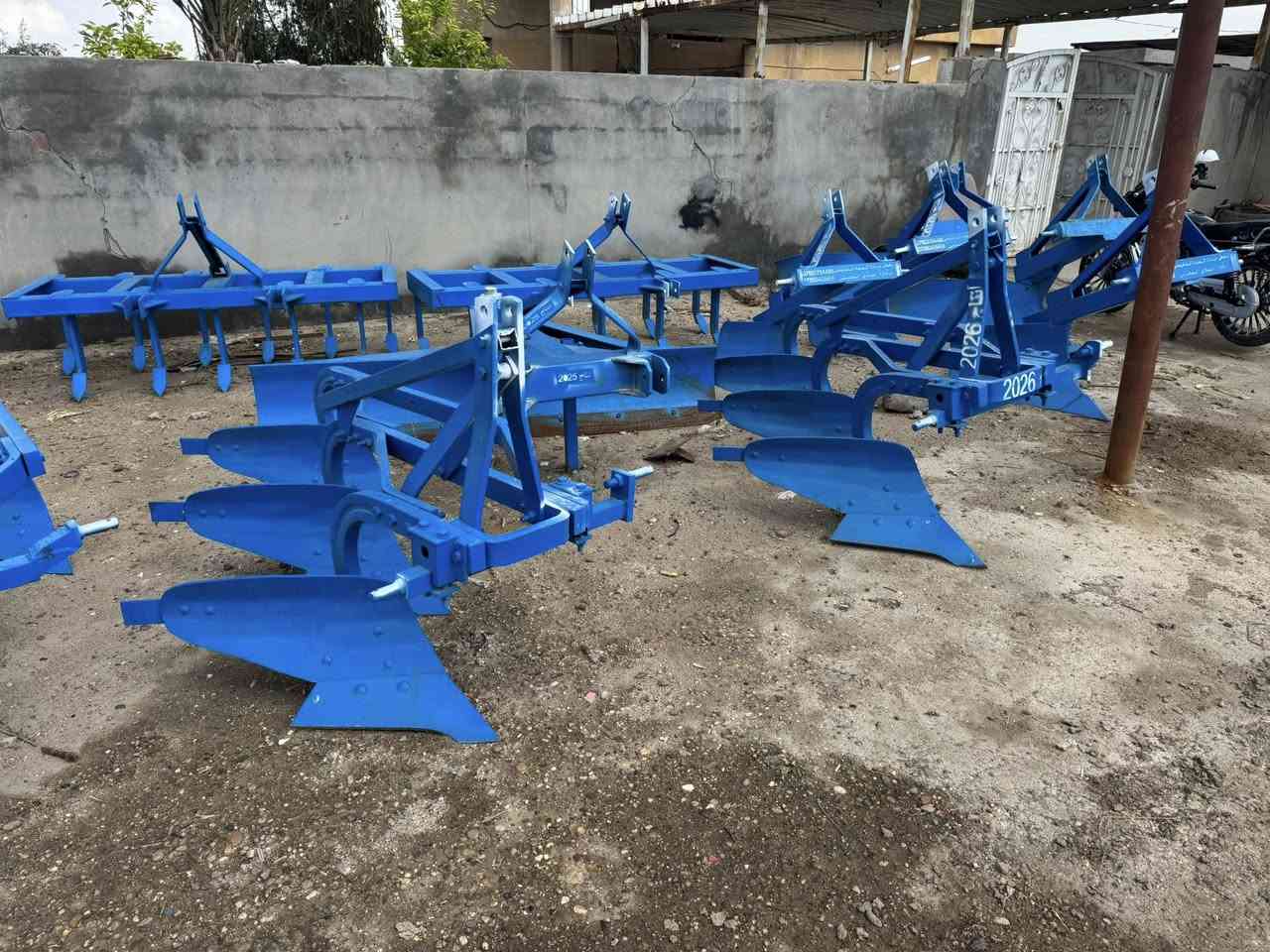 السلام عليكم شباب للبيع معدلان ابو النير مستخدم.        او خراميش. جديد او مستخدم.     او ديجرات.     او معدلان ابو التاير جديد.   بقيت التفاصيل بل فديو.     ***********.     ***********.    مكاني بغداد المحموديه.
