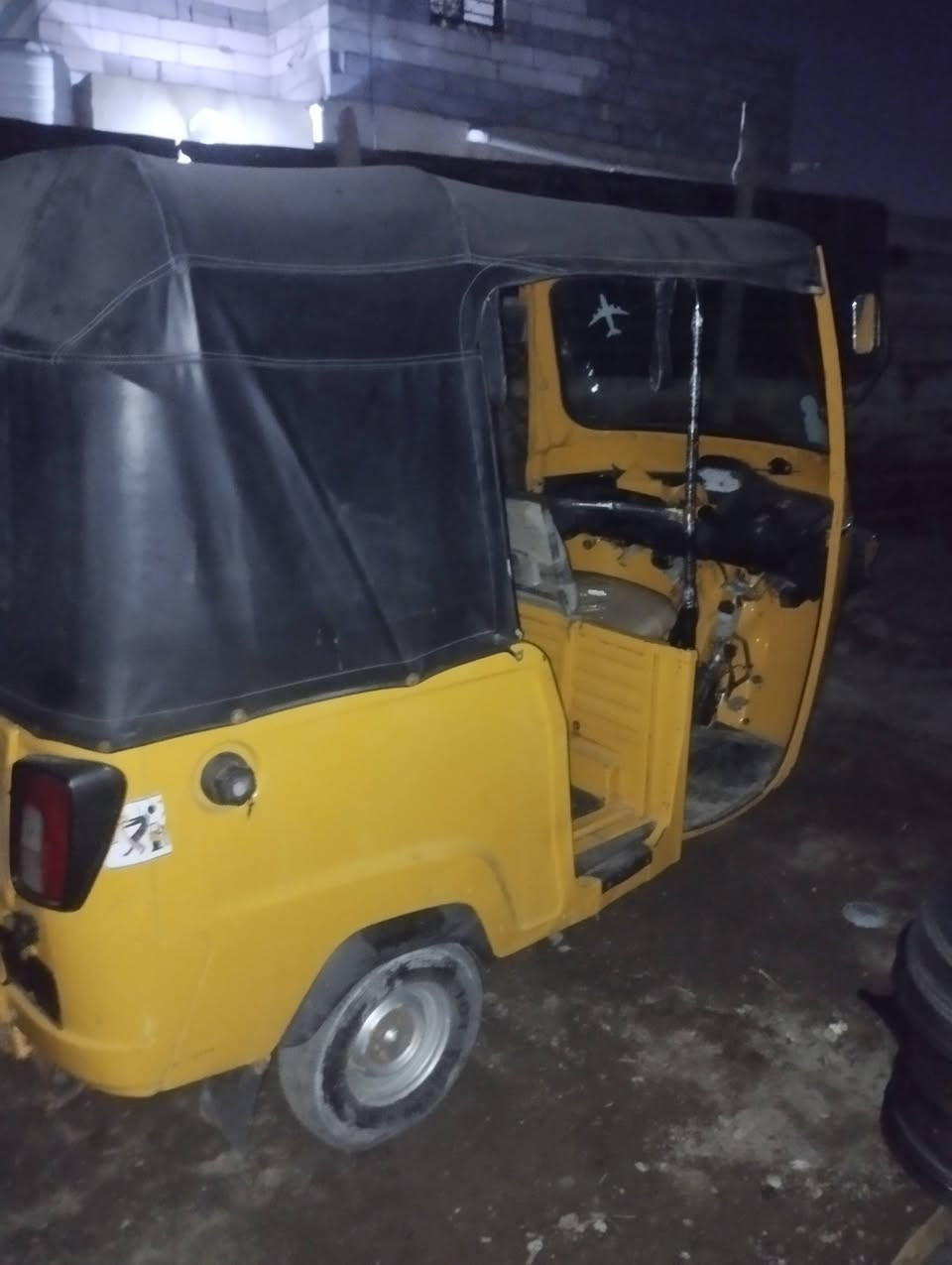 بياجو للبيع أوراق السعر ٢٥٠٠ مليونين ونص *********** السكن شط العرب تنومه
