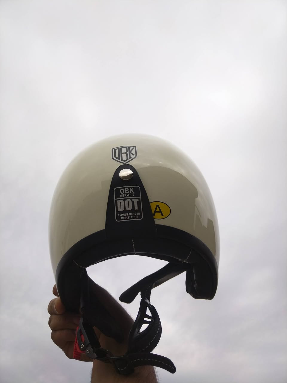 السلام عليكم هاي الخوذة جديدة قياسهة XXL اصلية ماركة (OBK) اليريدهة يجي خاص او واتساب ***********
