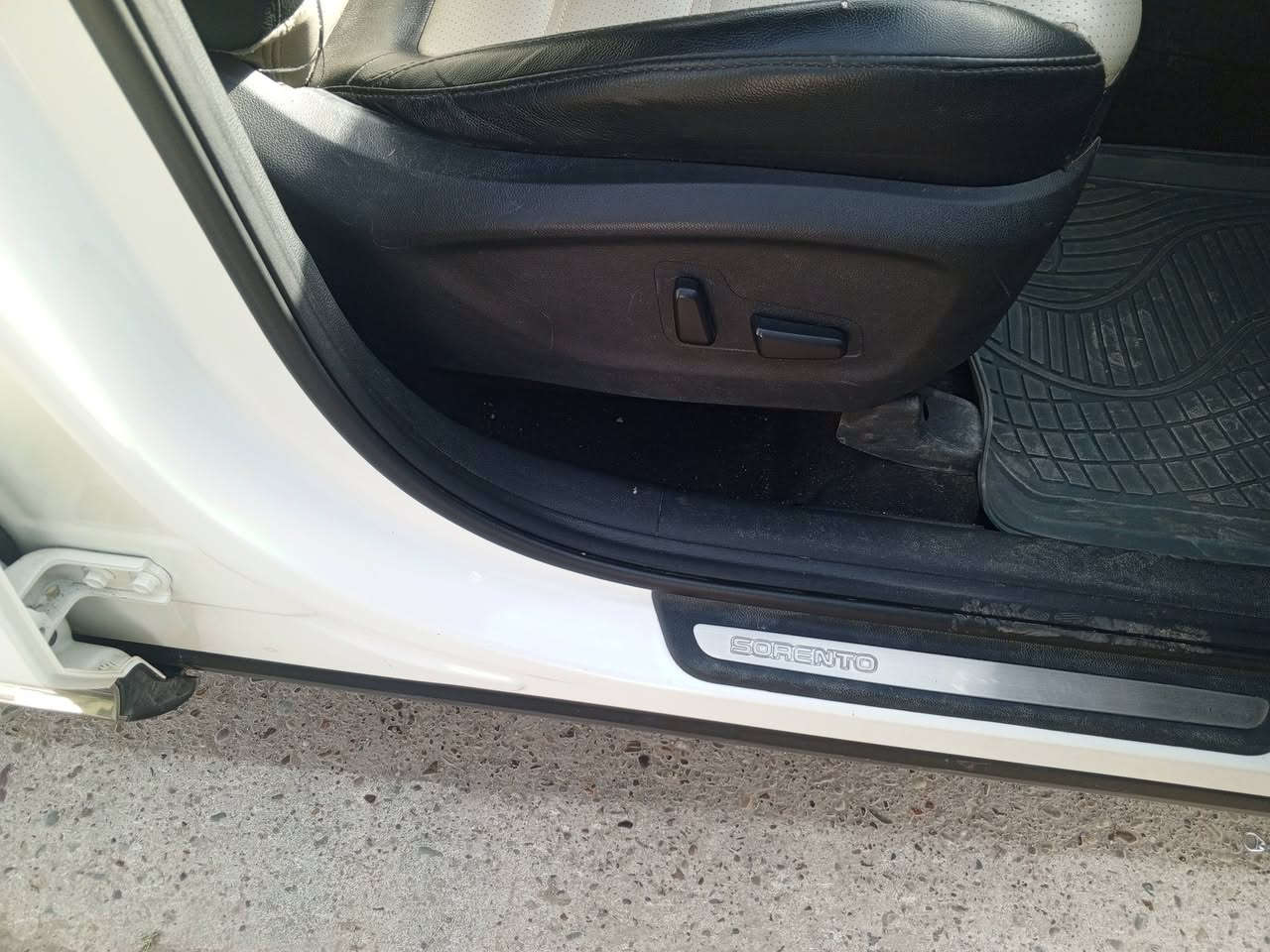 السلام عليكم
سورنتو 2020  خليجي كويتي6 سليندر  ، 7 راكب خليجي مكفوله كفاله عامه،  دبل شباج
فول مواصفات عدى الفتحه
نظام ترحيب 
بصمه ابواب وتشغيل 
لايتات زينون 
 كشنين كهرباء  
كامرا خلفيه 
دبل حساس امامي خلفي
 فول تحكمات ستيرن 
بردات خلفيه 
٣ انظمه قيادهة
سايد بريك بصمه
صندوك كهرباء 
تبريد ٣ قطع 
وبقيه المواصفات معروفه
سيارة جديدة جاهزة من كل شي  سيارة جديدة شركة ماتصرف عليه دينار  رقم الانكليزي الجديد وهزة جديدة ماشية 110الف كيلو السعر٢٤٨ وبيه مجال للطيبين العنوان صلاح الدين بلد  *********** بيه وتساب ***********  علمن السياره جديده عل الشركه يرهم مراوس حسب القناعه
