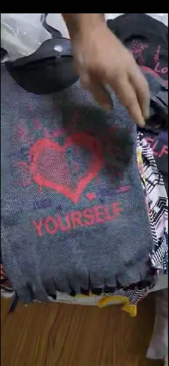 تراك والدي وبناتي 
العمر من 4 ل 11 سنة
يوجد جميع الأوان


**إذا كنت صاحب هذا الإعلان وتريد حذفه لأي سبب، رجاءا أرسل رسالة إلى الدعم الفني**