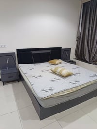 الغرفة جديده والمندر تركي الأصلي مع الشد والنقل بسعر 650 الف حياكم0780...