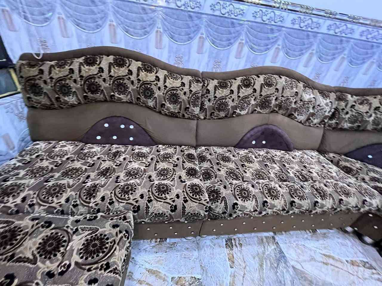 طخم ديوان عراقي شرط خشب ثقيل سفنج درج اوله ٩امتار السعر ٢٧٠وبي مجال ***********
