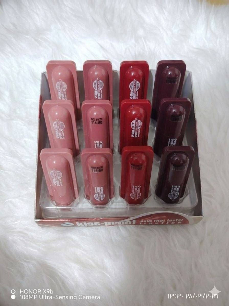 ألوانٌ غنيةٌ ومتنوعة: تألقي بِألوانٍ نابضةٍ بالحياة تناسب كافة الأذواق والمناسبات.
تركيبةٌ فريدة: تركيبةٌ ناعمةٌ وسهلة الدمج تُضفي على شفتيكِ مظهراً طبيعياً وجذاباً.
​ثباتٌ طويل الأمد: لا داعي للقلق بشأن تجديد حمر اللب ستيك كل فترة، فثباتها يدوم طوال اليوم.
​مكوناتٌ طبيعية: حمر اللب ستيك مصنوعةٌ من مكوناتٍ طبيعيةٍ آمنةٍ على شفتيكِ

 🥰🥰🥰


**إذا كنت صاحب هذا الإعلان وتريد حذفه لأي سبب، رجاءا أرسل رسالة إلى الدعم الفني**