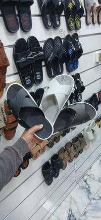 سليبر رجالي 40/45 تعبئه 18 زوج  سعر الكارتون 44الف  متوفر توصيل لجميع ...