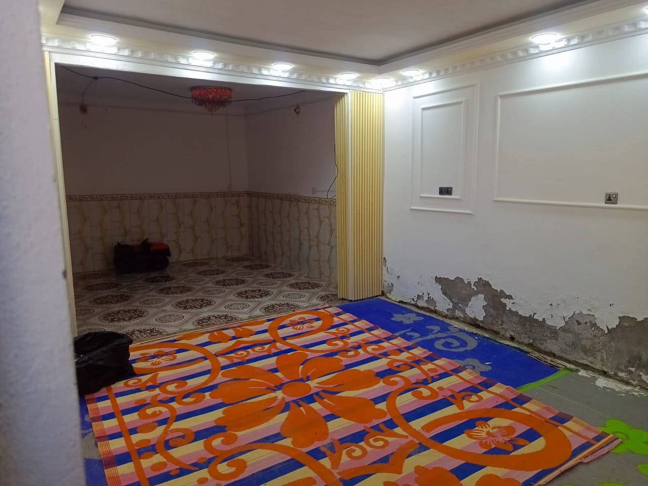 بيت البيع كوت حي الحكيم شارع سكله الوادي
مساحه 220 غرفتين وصاله ومطبخ حار بارد ستقبال صحيات داخليه خارجيه مرقم من قسم البلديه سعر 35بي مجال
ستفسار ***********
