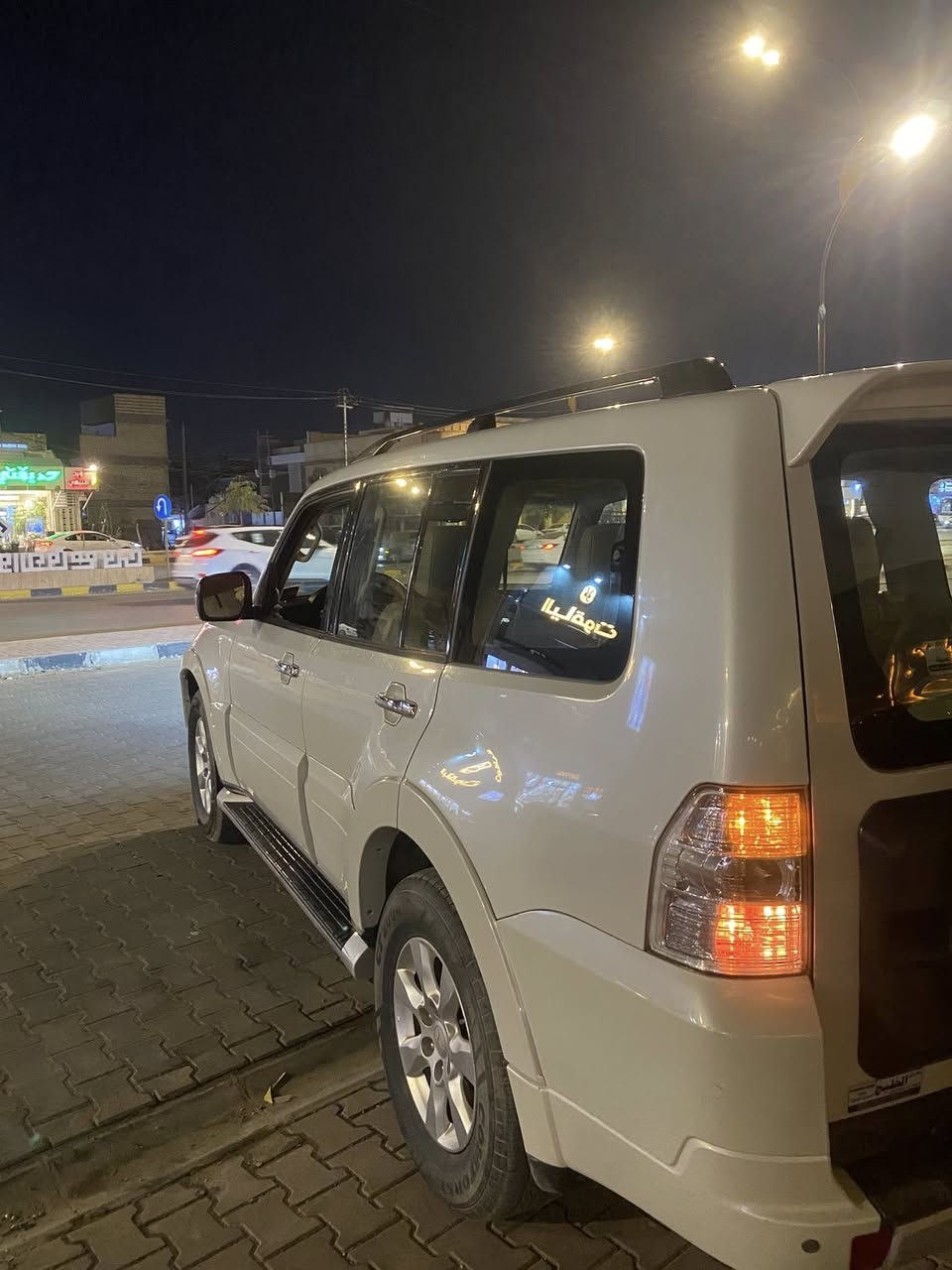 السلام عليكم 
باجيرو موديل. 3500 حبتور 
محرك 3500
دواخل جلد 
كشنات كهرباء
كشنات تدفئه تبريد 
مري شفط 
تحكم ستيرن 
حساسات خلفيه
السياره فتحه و دمام خلفي
تبريد 3 قطع
محرك و كير كفاله عامه
صدر نضيف نسبه 100%
تخم تاير جديد
السياره بأسمي مشروع وطني 
رقم بابل 
كفاله عامه 
سيارة جديدة بمعنى الكلمة ماشية 150الف 
بيها جلخات بسيطة بالدعامية الكدام
السعر180 وبيها مجال
العنوان النجف الاشرف /***********
