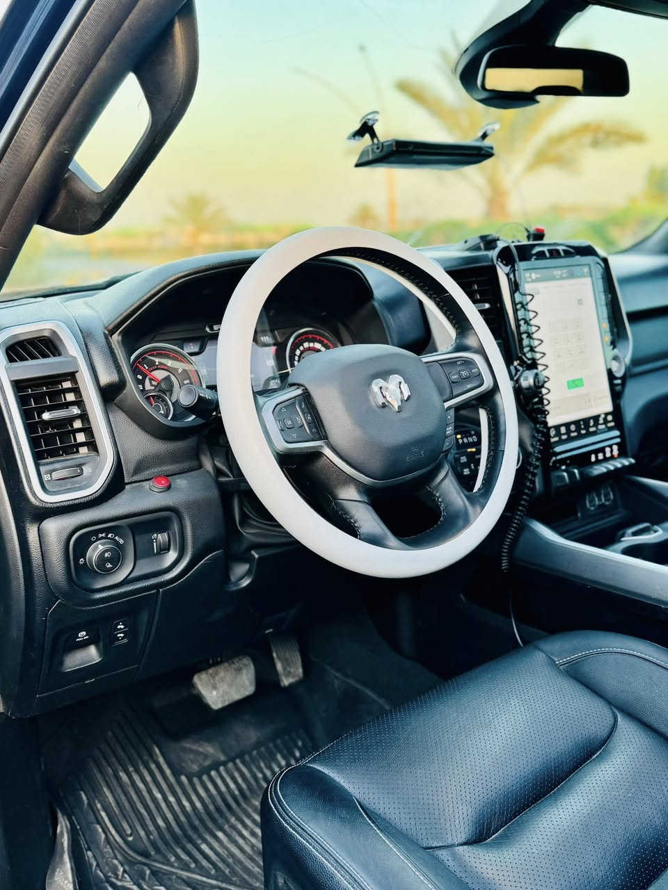 دوج RAM 2023. فئه بگ هورن 
عليها تزويد من شركه ROCKY RIDGE 
ترفيع + سستم صوت دبات سود + ويل مع تاير + فجوج +
حادثها فقط خشم البنيد مگدار اصابع مصبوغ والباقي كفاله 
كلش جديده ونصبه وحلاه واضافات حلوه وبلاديه وضرر خفيف 
رقم الشاصي مرفق بل منشور وصورها موجوده وتساب 
بيع او مراوس السعر 345$ وماكو هيج سعر حتى بل مزاد  
مكاني بابل للاستفسار *********** او ***********
