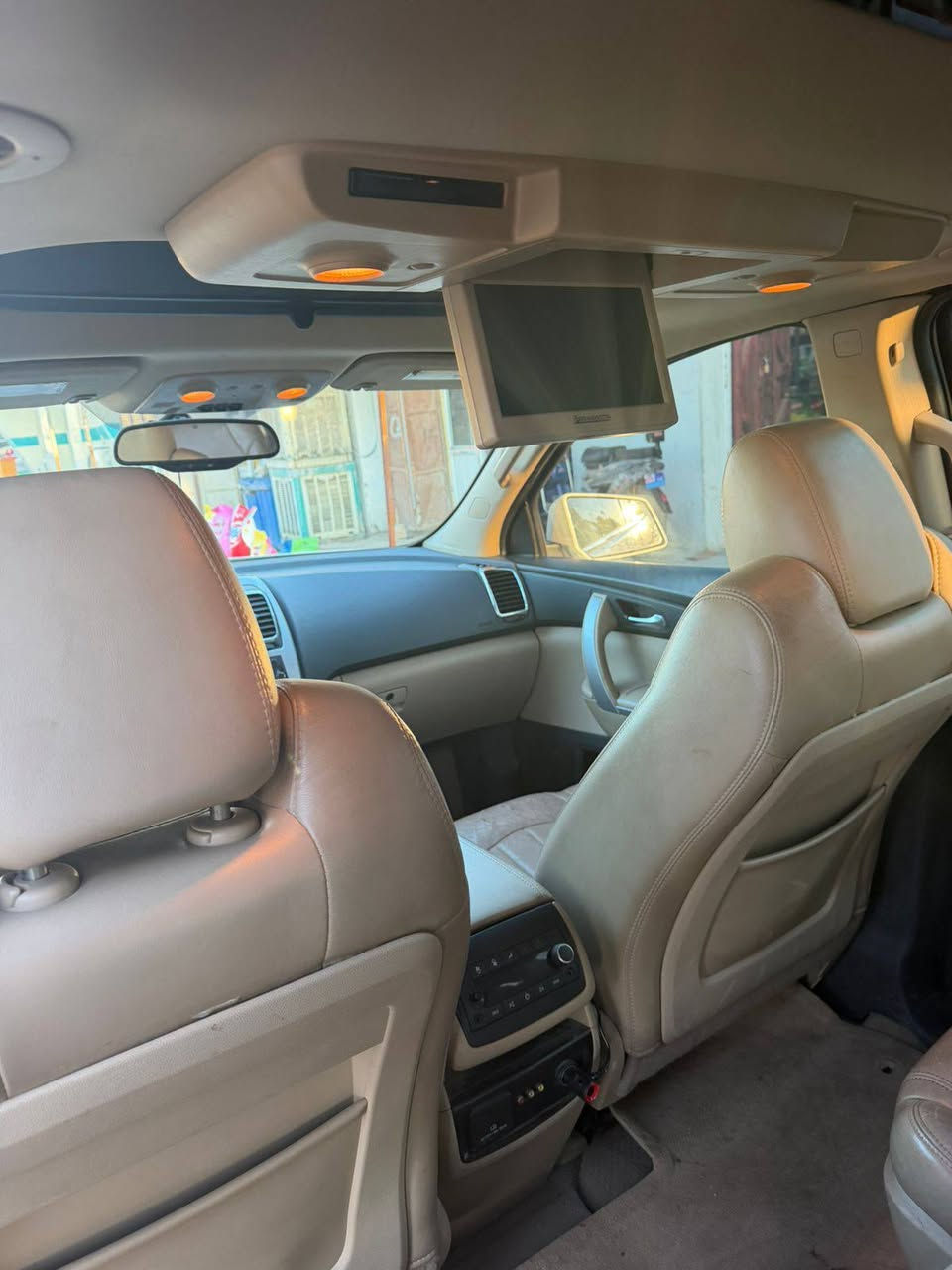 السلام عليكم اعاده نشر 
جمسي أكاديا موديل ١٥
محرك ٣٦٠٠
تشغيل بعد 
باب كهرباء 
كشن كهربائي 
بانوراما 
٧راكب 
فول مواصفات 
السياره جديده مابيها نقص 
داخله سياحه 
يعني ابيعك ادوات 
الاستفسار ***********
مكاني العلم
