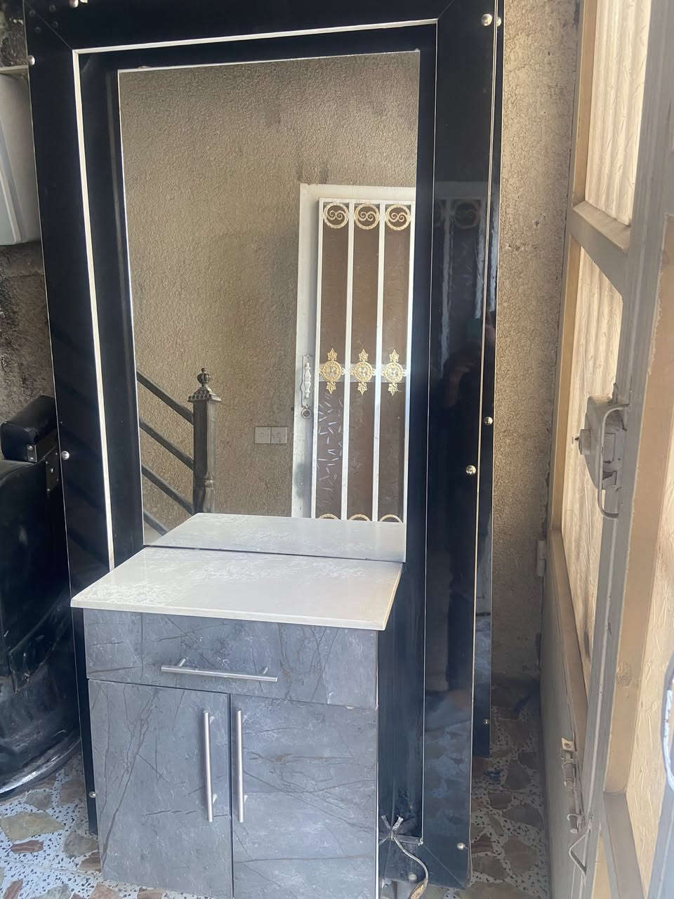 ميز مرمر ومرايه كامل العدد ثنين                                                مكاني الدوره قرب كلية فارابي 
السعر150
***********
