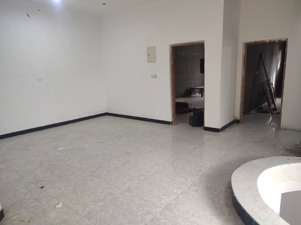 بسم الله الرحمن الرحيم
سلام عليكم .
بيت للبيع 200متر طابقين صب كونكريت بناء حديث .
.ساحب عليه اسكان 70مليون وباقي منهن 63 يريد يحولهن عليه ويدفع كل شهر 
وينزل سلفه من سعر البيت
العنوان .حي اور الثانيه .قرب مدرسه الجماهير . (   ناصريه )
البيت على ساحه وحديقه  .وشوارع كله تبليط .كلشي قريب عليك ومنطقه هادئه ومرتبه . البيت بسمي   
تواصل على رقم *********** 
البيت مرتب  الي يحب يتواصل وياي على هذا الرقم 
او ماسنجر
البيت بيه نقص .الدرج مامطبك  كهربائيات طابق ثاني 
سطح مامشتغله بعده  وغرفتين مامخمرات  والباقي كلشي جاهز 
وسعر 360 وسلفه تنزل من سعر الكلي يعني 290  وبيه مجال
..

..البيت بيه 

غرف عدد6 . .2جوه مساحه كل وحده 5×4  ....4غرف فوك وحده مساحته 8×4وحده 6×4،    و2 مساحتهن 4×5

دوانيه 8×4
صحيات عدد3 .2جوه واحد فوك 
صالتين وحده مساحته 8ونص×4  وحده 7×4
مطبخ 5×4
طارمه البيت تدخل بيه سياره 
  
صلو على محمد وآل محمد
اذا مو شراي لا تخابر وتسولف اهواي
