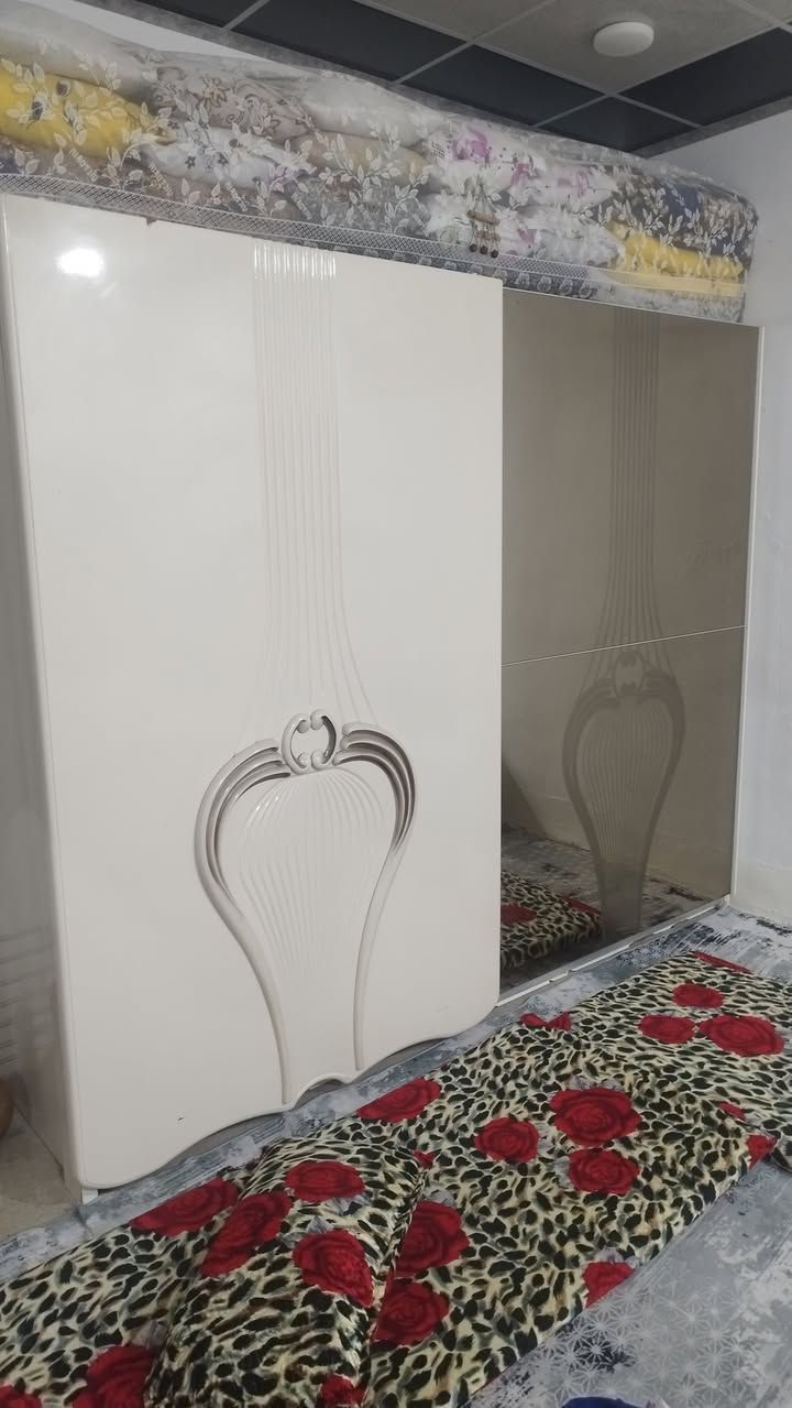 سلام عليكم غرفت نوم حيل نضيف قليل مستخدم القنصور سلايت شي مرتب ونضيف السعر600وبي مجال التواصل عل وتساب أو عل خاص***********
